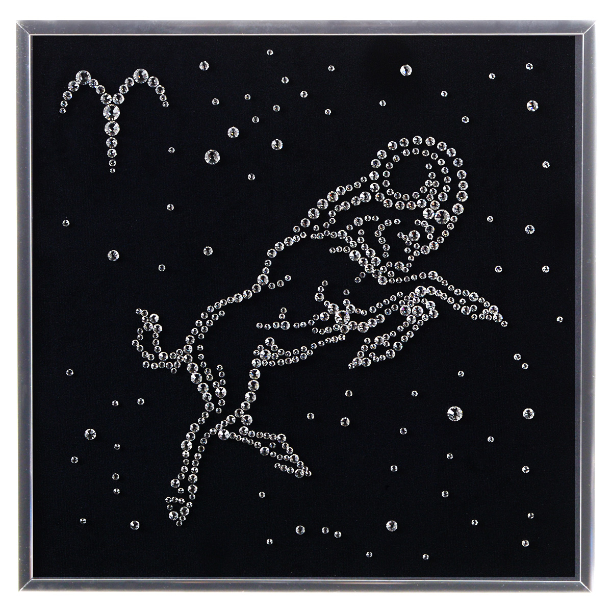 Картина с кристаллами Swarovski Знак зодиака. Овен, 25 х 25 смRG-D31S Картина с кристаллами Swarovski Знак зодиака. Овен, 25 х 25 смRG-D31SИзящная картина в металлической раме, инкрустирована кристаллами Swarovski в виде созвездия знака зодиака - овен. Кристаллы Swarovski отличаются четкой и ровной огранкой, ярким блеском и чистотой цвета. Под стеклом картина оформлена бархатистой тканью, что прекрасно дополняет блеск кристаллов. С обратной стороны имеется металлическая петелька для размещения картины на стене. Картина с кристаллами Swarovski Знак зодиака. Овен элегантно украсит интерьер дома или офиса, а также станет прекрасным подарком, который обязательно понравится получателю. Блеск кристаллов в интерьере, что может быть сказочнее и удивительнее. Картина упакована в подарочную картонную коробку синего цвета и комплектуется сертификатом соответствия Swarovski.
