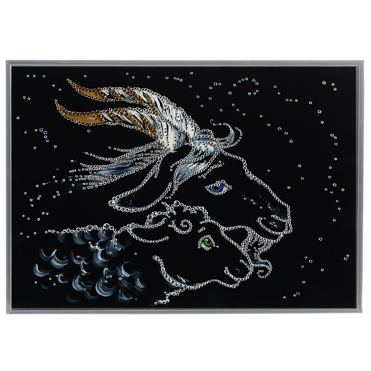Картина с кристаллами Swarovski Символ года 2015, 40 х 30 см1398 Картина с кристаллами Swarovski Символ года 2015, 40 х 30 см1398Изящная картина в металлической раме, инкрустирована кристаллами Swarovski, которые отличаются четкой и ровной огранкой, ярким блеском и чистотой цвета. Красочное изображение символа 2015 года- овечки и козы, расположенное на внутренней стороне стекла, прекрасно дополняет блеск кристаллов. Под стеклом картина оформлена бархатистой тканью черного цвета. С обратной стороны имеется металлическая петелька для размещения картины на стене.Картина с кристаллами Swarovski Символ года 2015 элегантно украсит интерьер дома или офиса, а также станет прекрасным подарком, который обязательно понравится получателю. Блеск кристаллов в интерьере, что может быть сказочнее и удивительнее. Картина упакована в подарочную картонную коробку синего цвета и комплектуется сертификатом соответствия Swarovski.