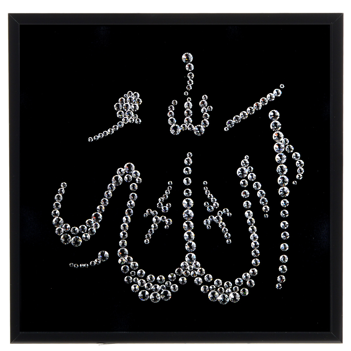 Картина с кристаллами Swarovski Аллах, 20 х 20 см853098 Картина с кристаллами Swarovski Аллах, 20 х 20 см853098Изящная картина в металлической раме, инкрустирована кристаллами Swarovski в виде иероглифа - Аллах. Кристаллы Swarovski отличаются четкой и ровной огранкой, ярким блеском и чистотой цвета. Под стеклом картина оформлена бархатистой тканью, что прекрасно дополняет блеск кристаллов. С обратной стороны имеется металлическая петелька для размещения картины на стене. Картина с кристаллами Swarovski Аллах элегантно украсит интерьер дома или офиса, а также станет прекрасным подарком, который обязательно понравится получателю. Блеск кристаллов в интерьере, что может быть сказочнее и удивительнее. Картина упакована в подарочную картонную коробку синего цвета и комплектуется сертификатом соответствия Swarovski.