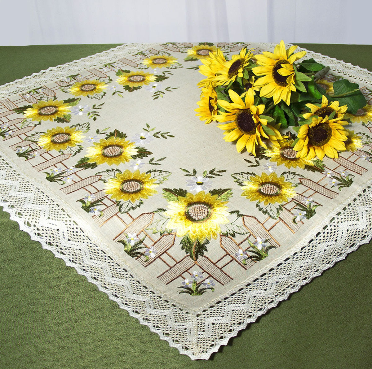 Скатерть Schaefer, квадратная, цвет: серый, желтый, 85x 85 см. 07493-10007563-200 Скатерть Schaefer, квадратная, цвет: серый, желтый, 85x 85 см. 07493-10007563-200Скатерть Schaefer изготовлена из полиэстера и украшена цветочной вышивкой. Края изделия оформлены в технике ришелье.Изделия из полиэстера легко стирать: они не мнутся, не садятся и быстро сохнут, они более долговечны, чем изделия из натуральных волокон. Кроме того, ткань обладает водоотталкивающими свойствами. Такая скатерть будет просто не заменима на кухне, а особенно на вашем обеденном столе на даче под открытым небом. Скатерть Schaefer не останется без внимания ваших гостей, а вас будет ежедневно радовать ярким дизайном и несравненным качеством.Немецкая компания Schaefer создана в 1921 году. На протяжении всего времени существования она создает уникальные коллекции домашнего текстиля для гостиных, спален, кухонь и ванных комнат. Дизайнерские идеи немецких художников компании Schaefer воплощаются в текстильных изделиях, которые сделают ваш дом красивее и уютнее и не останутся незамеченными вашими гостями. Дарите себе и близким красоту каждый день! Изысканный текстиль от немецкой компании Schaefer - это красота, стиль и уют в вашем доме.