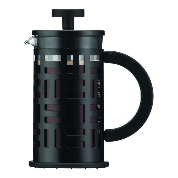 Кофейник Bodum Eileen с прессом, цвет: черный, 350 млVT-1520(SR) Кофейник Bodum Eileen с прессом, цвет: черный, 350 млVT-1520(SR)Кофейник Bodum Eileen имеет жаропрочный, теплосберегающий узкий стеклянный цилиндр и поршень, нижняя часть которого соединена с сетчатым металлическим фильтром. Кофейник изготовлен на основе технологии «френч-пресс». Кофейник Bodum Eileen имеет удобную ручку, изготовленную из пластика. Коспус кофейника, изготовлен из нержавеющей стали, в оригинальном стиле. Свое название кофейник приобрел, благодаря гениальному дизайнеру Эйлин Грей (Eileen Gray) .Стиль Эйлин, схож со стилем Bodum. Она работала с металлом и создавала простые и лаконичные формы. Кофейник можно наблюдать во многих кафе Парижа. Кофейник с прессом Bodum Eileen добавит вашему домашнему интерьеру французского шарма. Не применять на плите. Мешать кофе пластмассовой ложкой (входит в комплект).Сильно не давить на пресс. Все детали пригодны для мытья в посудомоечной машине. Диаметр чайника: 8 см. Высота: 16,5 см.