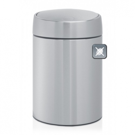 Ведро для мусора Brabantia Slide, 5 л531-105 Ведро для мусора Brabantia Slide, 5 л531-105Ведро для мусора Brabantia Slide изготовлено из матовой стали с защитой от отпечатков пальцев. Отдельное внутреннее пластиковое ведро обеспечивает удобный вынос мусора и очистку. Специальная крышка легко открывается движением одной руки, закрывается бесшумно и автоматически. Уникальная запатентованная система открывания/закрывания. Крышка плавно поднимается и опускается без соприкосновения с содержимым бака. Пластиковый защитный обод предохраняет пол от повреждений. Бак можно поставить на пол или повесить на стену. Для настенного крепления в комплекте предусмотрен простой в установке опорный кронштейн. Ведро легко снимается с настенного кронштейна. Для ведра идеально подходят мешки для мусора с завязками (размер B). Ведро для мусора Brabantia Slide - идеальное решение для ванной комнаты и туалета!Диаметр: 20,5 см. Высота: 31,5 см.
