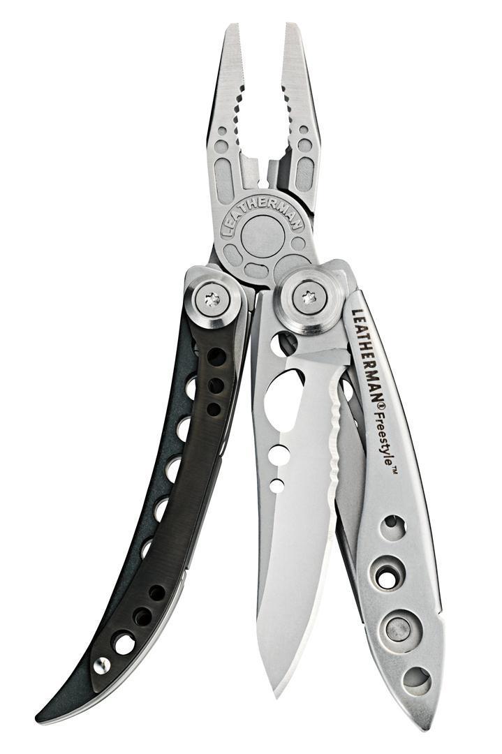 Leatherman Freestyle мультитулG109 Leatherman Freestyle мультитулG109Мультитул Freestyle специально разработан для постоянного ношения в кармане. Freestyle представляет собой складной нож и пассатижи с кусачками, является продолжением концепции полноразмерного инструмента Skeletool. Мультитул Freestyle включает самые необходимые опции и, прежде всего, предназначен для активных людей, предпочитающих носить меньший вес у себя на поясе. Инструменты: Лезвие из стали 420HC с серрейторной заточкой, которая облегчает работу с веревкой.Острогубцы.Плоскогубцы.Захват для гаек и цилиндров.Кусачки.Кусачки для твердой проволоки.Съемная карманная клипса. Мультитул Freestyle CX идеально подойдет пешим туристам, велосипедистам и рыбакам. Характеристики:Длина (в сложенном виде): 8,7 см. Длина (в открытом виде): 13,5 см. Материал: нержавеющая сталь. Вес: 128 г. Артикул: 831121. Производитель: США. Инструменты Leatherman произведены в США. Только у ТМ Leatherman действительная Фирменная Гарантия 25 лет, она осуществляется путем обмена поврежденного изделия на новое. Без экспертиз и долгого ожидания. Продукция сертифицирована на территории РФ. Гарантийный срок25 лет. Возврат товара возможен только через сервисный центр.Время работысервисного центра: Пн-чт: 10.00-18.00Пт:10.00- 17.00Сб, Вс: выходные дниАдрес:129223, Россия, Москва, пр-кт Мира, 119 (ВВЦ), строение 323.