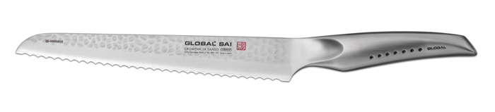 Нож для хлеба Global Sai. Right Side, длина лезвия 23 смSK-KS18St black Нож для хлеба Global Sai. Right Side, длина лезвия 23 смSK-KS18St blackНожи Global Sai сделаны по тем же строгим стандартам, что и классические линейки Global, однако имеют полностью обновленный эргономичный дизайн ручек, учитывающий положение большого пальца, что позволяет уменьшить усилия при резке. Привлекательная двусторонняя отделка лезвия, выполненная специальным электромолотком, имеет не только декоративную функцию - получившиеся таким образом воздушные карманы, позволяют идеально нарезать продукты, и не допускают прилипания пищи к лезвию.Бренд Global выбор многих поваров со всего мира, ножи этого производителя известны своей универсальностью и исключительной ловкостью.Отличительной чертой японских ножей Global являются их рукоятки и уникальная бесшовная конструкция. Рукоятки и лезвия изготовлены из одного, цельного полотна нержавеющей стали, что делает ножи максимально гигиеничными и прочными. На них не скапливается грязь, и их очень легко мыть. Покрытие рукоятки специальными ямочками-впадинами, обеспечивает удобный и надежный захват.Лезвие изготовлено из специального материала Cromova 18 Sanso, который состоит из трех слоев нержавеющей стали (центрального и двух боковых). Центральный слой режущей поверхности сделан из нержавеющей стали Cromova 18 (хром, молибден, ванадий) с твердостью по шкале Роквелла 58-59 единиц и заточен к острому краю, что дает удивительные результаты при резке. Этот слой заключен между двумя боковыми слоями более мягкой нержавеющей стали SUS 410, что помогает защитить лезвие от скалывания и коррозии. Еще одной важной отличительной характеристикой ножа является его идеальная балансировка. Полая ручка ножа заполнена песком, количество которого точно рассчитано, чтобы обеспечить наиболее оптимальное соотношение веса лезвия и рукоятки. Этот метод позволяет добиться максимально точной балансировки.Не рекомендуется использование в посудомоечной машине.