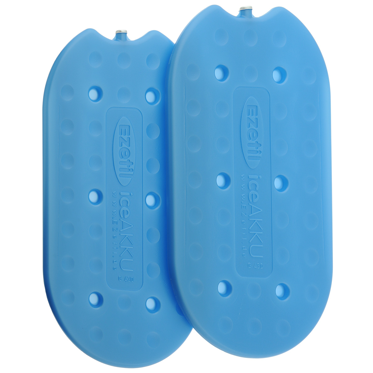 Аккумулятор холода Ezetil Ice Akku G 430, 2 х 385 г9103500790 Аккумулятор холода Ezetil Ice Akku G 430, 2 х 385 г9103500790Аккумулятор холода Ezetil Ice Akku G 430 применяют для охлаждения продуктов в термосумках и термоконтейнерах. Также аккумулятор холода необходим для стабилизации температур в низкотемпературных камерах, для увеличения времени безопасного хранения замороженных продуктов при аварийных отказах холодильника / морозильника.Преимущества аккумулятора холода:- Быстрое и эффективное охлаждение; - Новая сверхтонкая формула экономит место;- Идеально подходит для сумок-холодильников и контейнеров;- Многоразовое использование;- От -25 °C до +55 °C. Не подходит для мытья в посудомоечной машине. Содержимое пакета не токсично. Объем: 0,66 л. Размер аккумулятора: 27 см х 15,5 см х 1,1 см. Вес: 385 г. Количество: 2 шт.