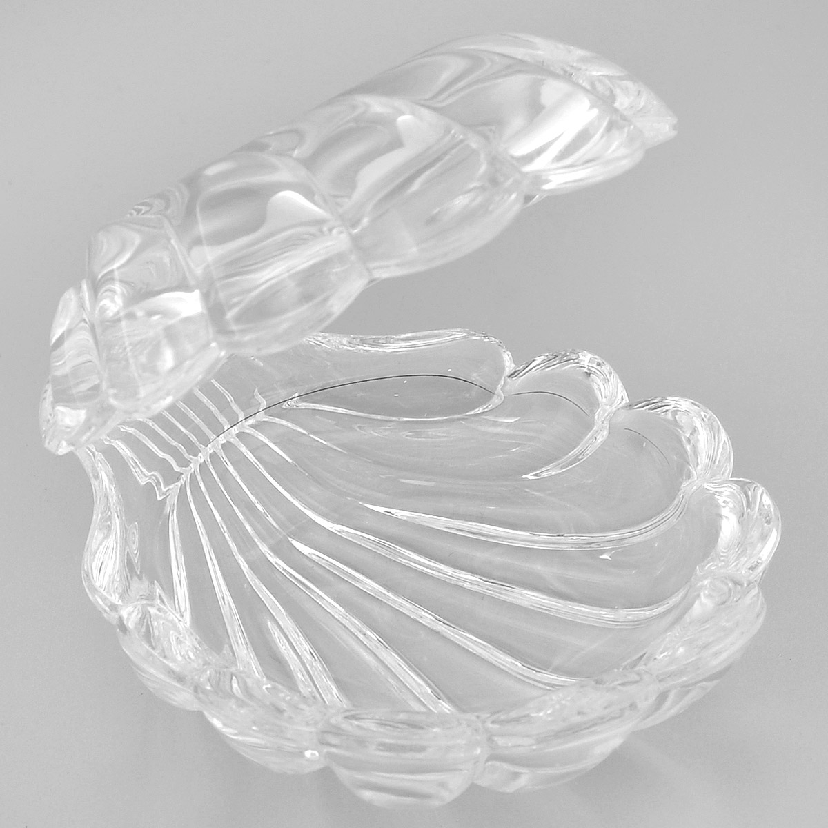 Доза Crystal Bohemia Ракушка, 7,5 х 9 х 8 смPARIS 75015-8C ANTIQUE Доза Crystal Bohemia Ракушка, 7,5 х 9 х 8 смPARIS 75015-8C ANTIQUEДоза Crystal Bohemia Ракушка изготовлена из высококачественного хрусталя. Доза выполнена в форме открытой ракушки и сочетает в себе изысканный дизайн с максимальной функциональностью. Она прекрасно впишется в интерьер вашего дома. Доза подчеркнет прекрасный вкус хозяйки и станет отличным подарком.