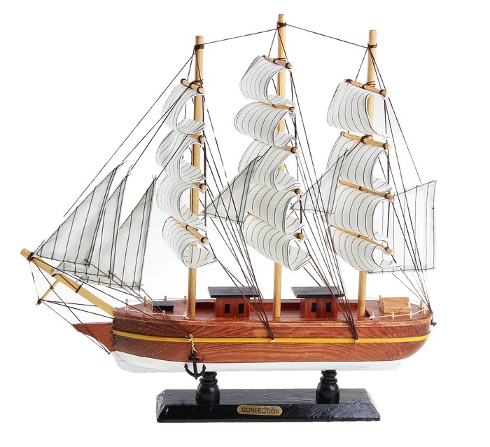 Корабль сувенирный Confection, длина 40 см. 12718528907 4 Корабль сувенирный Confection, длина 40 см. 12718528907 4Сувенирный корабль Confection, изготовленный из дерева и текстиля, это великолепный элемент декора рабочей зоны в офисе или кабинете. Корабль с парусами и якорями помещен на деревянную подставку. Время идет, и мы становимся свидетелями развития технического прогресса, новых учений и практик. Но одно не подвластно времени - это любовь человека к морю и кораблям. Сувенирный корабль наполнен историей и силой океанских вод. Данная модель кораблика станет отличным подарком для всех любителей морей, поклонников историй о покорении океанов и неизведанных земель. Модель корабля - подарок со смыслом. Издавна на Руси считалось, что корабли приносят удачу и везение. Поэтому их изображения, фигурки и точные копии всегда присутствовали в помещениях. Удивите себя и своих близких необычным презентом.