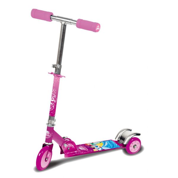 Самокат трехколесный Disney Princess. ST-ALU-2RW-PRINCESSТ57645 Самокат трехколесный Disney Princess. ST-ALU-2RW-PRINCESSТ57645Трехколесный складной самокатDisney Princess с изображением героинь популярных мультфильмов киностудииDisney обязательно понравится вашему ребенку. Самокатпредназначен для тех, кто только начинает осваивать этот вид транспорта - два задних колеса придают дополнительную устойчивость на дороге.В комплект входит самокат, два шестигранных ключа, инструкция по сборке и эксплуатации на русском языке. Дека и руль самоката выполнены из прочного и легкого металла, руль регулируется по высоте. Площадка для ног снабжена противоскользящим покрытием, на котором ребенку будет удобно стоять. Складные ручки оснащены мягкими накладками с ограничителями, которые обеспечивают удобство при использовании и предотвращают появление мозолей. Полиуретановые колеса имеют хорошее сцепление с поверхностью и обеспечивают комфортное движение без тряски. Самокат оснащен задним ножным тормозом. Складная конструкция самоката облегает транспортировку и хранение самоката.С таким самокатом игры на свежем воздухе станут еще веселее! Порадуйте своего ребенка таким замечательным подарком!