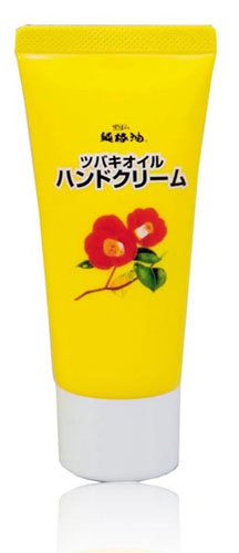 Kurobara Увлажняющий крем Tsubaki Oil для рук с маслом камелии 35г329016 Kurobara Увлажняющий крем Tsubaki Oil для рук с маслом камелии 35г329016Благодаря натуральному маслу японской камелии крем способствует максимальному увлажнению и питанию кожи рук, придает ей здоровый и ухоженный вид. Кожа надежно защищена от сухости даже в холодное время года. После применения кожа становится нежной и гладкой.