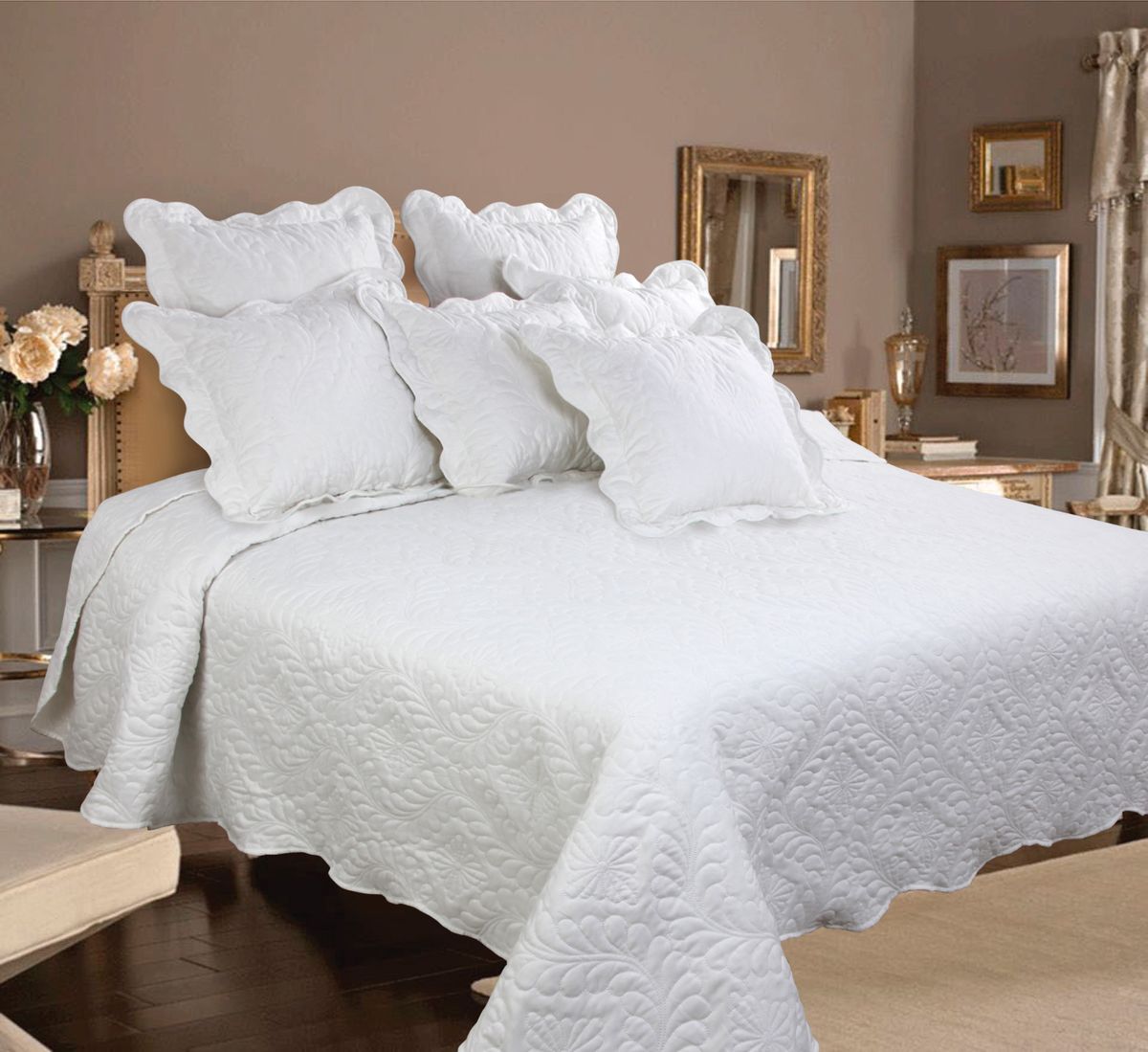 Комплект для спальни Mona Liza Royal White: покрывало 240 см х 260 см, 2 наволочки 40 см х 40 см, цвет: белыйES-412 Комплект для спальни Mona Liza Royal White: покрывало 240 см х 260 см, 2 наволочки 40 см х 40 см, цвет: белыйES-412Изысканный комплект для спальни Mona Liza Royal White состоит их стеганого покрывала и двух наволочек. Комплект выполнен из высококачественного полиэстера, оформлен декоративной ниточной стежкой, фигурным низом и обработан кантом.Комплект Mona Liza Royal - это отличный способ придать спальне уют и привнести в интерьер что-то новое. В комплект входит:Покрывало - 1 шт. Размер: 240 см х 260 см.Наволочка - 2 шт. Размер: 40 см х 40 см.