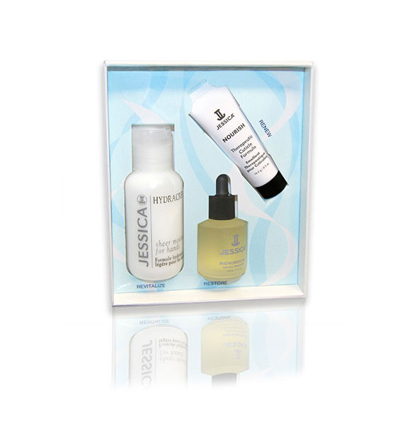Jessica Набор по уходу за руками Rescue System (Phenomen Oil 14,8 мл, Nourish 14,8 мл, Hydracreme 58,3мл)1119 Jessica Набор по уходу за руками Rescue System (Phenomen Oil 14,8 мл, Nourish 14,8 мл, Hydracreme 58,3мл)1119Полная гамма средств для поддержания красоты Ваших рук. В набор входит: Phenomen Oil 14,8 мл, Nourish 14,8 мл, Hydracreme 58,3мл. Увлажняющее масло - Phenomen Oil – глубоко увлажняет и питает сухую кутикулу. Способствует ее заживлению. Стимулирует рост здоровых ногтей, придает им эластичность. Замедляет ее рост. В комбинации с кремом для кутикулы Nourish является высокоинтенсивным уходом для сухой кутикулы. Также идеально подходит для смягчения и увлажнения сухих и грубых участков кожи – локтей, коленей и стоп.Крем для кутикулы - Nourish - терапевтическая формула для ухода за кутикулой. Уникальная насыщенная формула содержит оксид цинка, аллантоин, витамины А, Е и D. Питает, увлажняет и улучшает общее состояние кутикулы. Замедляет ее рост естественным образом. Обладает заживляющими и антисептическими свойствами. Уменьшает покраснения и воспаление. Сворачивает кутикулу тонким аккуратным жгутиком.Гидрокрем для рук – Hydracreme – глубокая гидратация и омоложение кожи рук. Восстанавливает естественную увлажненность кожи. Крем интенсивно восполняет недостаток питательных веществ, насыщая кожу микроэлементами и пептидами. Сочетанное воздействие натуральных травяных экстрактов, гиалуроновой кислоты, чистого морского коллагена и меда обеспечивает надежный и бережный уход за кожей рук, оставляя ее мягкой, упругой и молодой. Защищает кожу, борется со свободными радикалами. Использовать ежедневно.