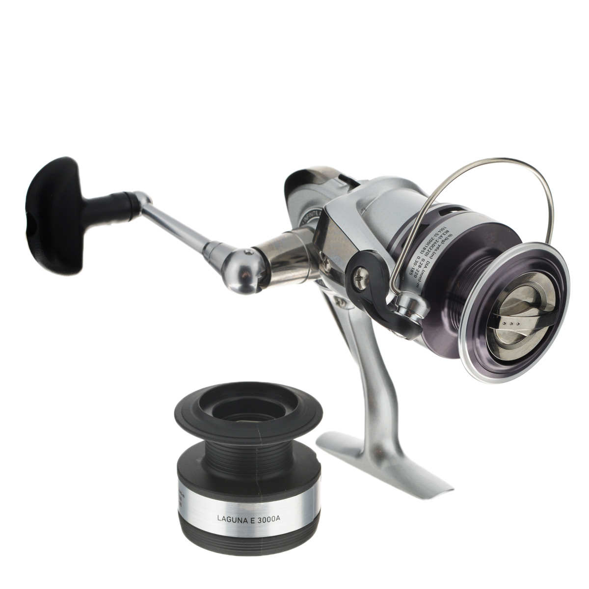 Катушка безынерционная Daiwa Laguna E 3000 A0049515 Катушка безынерционная Daiwa Laguna E 3000 A0049515Технология обработки шестерен Digigear выводит вращение Laguna E 3000 A на качественно новый уровень. Безупречное качества и мягкость вращение дополняет безлюфтовая рукоятка, выточенная из цельной заготовки. Отдельно стоит упомянуть про ролик лесоукладывателя с технологией Twistbuster, устраняющей нежелательное перекручивание лески и обеспечивающейкомфортный режим ловли. Дополнительная шпуля в комплекте.Вес катушки: 285 г.Емкость шпули: 0,28 мм - 220 м, 0,3 - 185 м, 0,32 мм - 155 м.Намотка за оборот ручкой: 79 см.