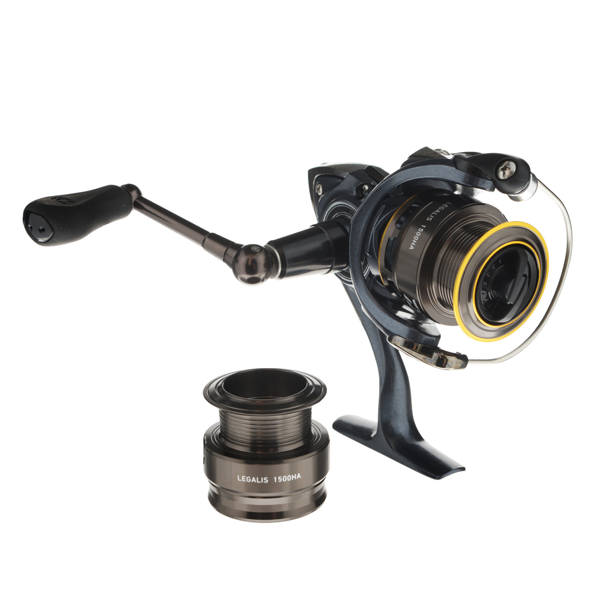 Катушка безынерционная Daiwa Legalis 1500 HA1305R Катушка безынерционная Daiwa Legalis 1500 HA1305RDaiwa Legalis 1500 HA подкупает плавным и равномерным ходом. Корпус HardBody-Z обеспечивает полную фиксацию привода, защищая его от деформации и сохраняя равномерность и плавность хода даже при высоких нагрузках.TWIST BUSTER ll - противозакручиватель лески с покрытием твердым хромом и нитридом титана, защищенный бамперным элементом.ABS - специально разработанные Daiwa шпули уменьшают вероятность образования бороды и способствуют дальности заброса. Благодаря увеличенному диаметру шпули повышается скорость намотки и улучшается работа фрикциона.В комплекте запасная шпуля.Вес катушки: 240 г.Емкость шпули: 0,2 мм - 140 м, 0,25 - 90 м, 0,28 мм - 75 м.Намотка за оборот ручкой: 77 см.
