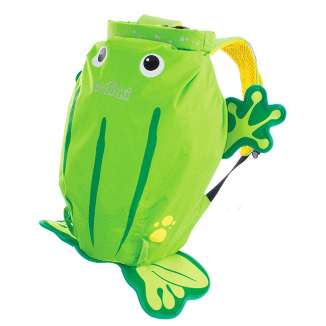 Детский рюкзак для бассейна и пляжа Trunki Лягушка, цвет: салатовый, желтый, 7,5 л72523WD Детский рюкзак для бассейна и пляжа Trunki Лягушка, цвет: салатовый, желтый, 7,5 л72523WDДетский рюкзак для бассейна и пляжа Trunki Лягушка - великолепный подарок для маленьких спортсменов и путешественников.Выполнен из прочного и водоотталкивающего материала в виде лягушки салатового и желтого цветов. Рюкзак состоит из вместительного отделения, закрывающегося с помощью скрутки, которая также сохранит содержимое и защитит от проникновения воды. Благодаря широкой горловине рюкзака в него очень удобно складывать вещи.Конструкция спинки дополнена противоскользящей сеточкой и системой вентиляции для предотвращения запотевания спины ребенка. Мягкие широкие лямки позволяют легко и быстро отрегулировать рюкзак в соответствии с ростом. На правой лямке рюкзака предусмотрено специальное крепление Trunki grip, с помощью которого можно подвесить детские солнцезащитные очки. Рюкзак оснащен петлей для подвешивания. Также имеет светоотражающие элементы, и внешний карман в нижней части рюкзака, куда можно положить различные мелочи.Рюкзак Trunki Лягушка прекрасно подойдет для походов в бассейн и на пляж, поездок, занятий спортом. Ребенку непременно понравится этот яркий стильный аксессуар, который станет для него постоянным спутником.Рекомендуемый возраст: от 3 лет.