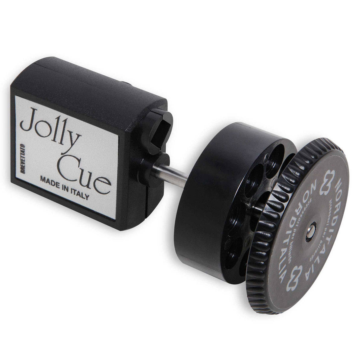 Станок для обработки шафта Norditalia Jolly Cue332515-2800 Станок для обработки шафта Norditalia Jolly Cue332515-2800Использование запатентованного и произведенного в Италии устройства - станка для обработки шафта Norditalia Jolly Cue - позволяет быстро и качественно установить на шафт новую наклейку. По сравнению с ручной обработкой процесс работы ускоряется в десятки раз. Станок используется для обработки шафтов с диаметром от 10 до 14 мм и выполняет две функции: Обработка и выравнивание торца шафта. В результате достигается идеально ровная и перпендикулярная линии шафта поверхность перед приклеиванием наклейки.Выравнивание приклеиваемой поверхности наклейки. Станок Jolly Cue состоит из трех частей:Фиксатора, в котором устанавливается обрабатываемый шафт.Диска со сменной абразивной поверхностью.Барабана с находящимися в нем углублениями, нишами для установки наклеек.