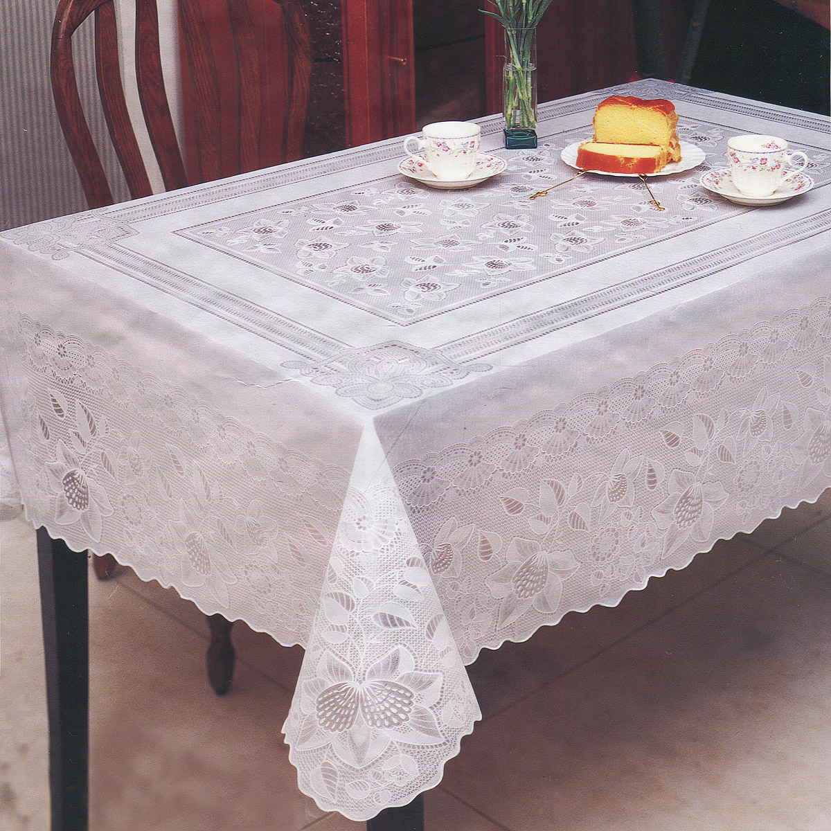Скатерть Ажурная, цвет: белый, 150x 228 см. 811-003Ветерок 2ГФ Скатерть Ажурная, цвет: белый, 150x 228 см. 811-003Ветерок 2ГФСкатерть Ажурная выполнена из винила и имитирует кружевной узор. Преимущества данной скатерти состоят в том, что она достаточно легко оттирается от загрязнений, не нуждается в глажке и при этом всегда украшает стол своим внешним видом. Размер скатерти: 150 см х 228 см.