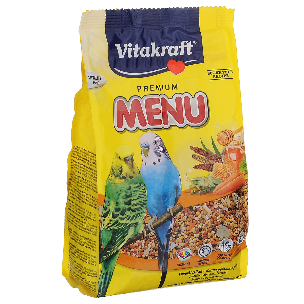Корм для волнистых попугаев Vitakraft Menu Vital, 500 г0120710 Корм для волнистых попугаев Vitakraft Menu Vital, 500 г0120710Основной корм для волнистых попугайчиков Vitakraft Menu Vital с комплексом Vital, усиливающим иммунную систему, обогащен витаминами и минералами. Корм в своем составе имеет добавки, имеющие полезные свойства, благодаря которым иммунная система вашего любимого питомца будет значительно укреплена. Корм включает в себя также и витаминами с минералами, отличаясь этим от других кормов. В него добавлен мед и рыбий жир, что существенно улучшит структуру и окрас перьев вашего попугая. Ингредиенты: злаки (просо 90,1%), семена 3,5%, минеральные вещества, овощи (морковь сушеная 1%), листики эвкалипта резаные 0,4%, масла и жиры, растительные субпродукты, мед 0,02%, дрожжи (бета-глюканы 80 мг/кг). Состав: жиры - 4,5%, белки - 11%, клетчатка - 9%, влажность - 11%, зола - 4%, а наличие витаминов А, D3, С, В2, Е. С будет способствовать активному росту и развитию вашего питомца. Также эти витамины помогут попугаю обрести более яркий окрас. Суточная норма составляет 10-12 граммов (1-2 чайные ложки). Товар сертифицирован.