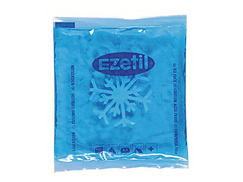 Аккумулятор холода Ezetil Soft Ice, 100 гNN-627-LS-R Аккумулятор холода Ezetil Soft Ice, 100 гNN-627-LS-RАккумулятор холода Ezetil Soft Ice выполнен в виде герметично запаянного полиэтиленового пакета с гелевым прозрачным наполнителем. Свойства геля позволяют в режиме заморозки сохранять мягкость пакета и использовать его в нужной форме. Аккумулятор холода предназначен для поддержания температуры охлажденных продуктов или подогрева продуктов при транспортировке и хранении в сумке-холодильнике или в контейнере. Аккумулятор охлаждается до -18°С и нагревается до + 60°С. Содержимое аккумулятора не токсично. Аккумулятор изготовлен из экологически чистого материала, допускается к контакту с пищевыми продуктами и соответствует экологическим стандартам и нормативам EC. Размер аккумулятора: 9,5 см х 10,5 см х 1 см. Вес: 100 г.