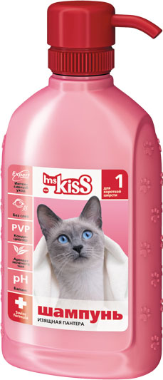 Шампунь-кондиционер для короткоошерстных кошек Ms.Kiss Изящная пантера, 200 мл0120710 Шампунь-кондиционер для короткоошерстных кошек Ms.Kiss Изящная пантера, 200 мл0120710Шампунь-кондиционер Ms.Kiss Изящная пантера является косметико-гигиеническим средством для ухода за кожно-волосяным покровом короткошерстных кошек. Шампунь питает кожу, снимает зуд и раздражение, отшелушивает, укрепляет корни волос и восстанавливает поврежденную структуру волоса. В результате волосяной покров становится эластичным и блестящим. Шампунь не раздражает слизистую оболочку глаз, не содержит красителей. Состав: вода деминерализованная, лауретсульфат натрия, кокоамидопропилбетаин, диэтаноламиды кокосового масла, поликватерниум-7, сополимер акрилатов ПВП/ДМАПА, лаурет-4, поликватерниум-10, D-пантенол, биотин, отдушка, лимонная кислота, хлорид натрия, динатриевая соль ЭДТА, ДМДМ-гидантоин, метилизотиазолинон, хлорметилизотиазолинон.Показания: Для ухода за кожно-волосяным покровом короткошерстных кошек. Рекомендуется для кошек следующих пород: британская короткошерстная, сиамская, тайская, русская голубая, абиссинская, сингапурская, ориентальская, меконгский бобтейл, скоттиш-фолд.Способ применения: Небольшое количество шампуня-кондиционера наносят на влажную шерсть животного массирующими движениями до образования густой пены в течение нескольких минут. Затем шерсть тщательно промывают водой и высушивают полотенцем или при помощи фена. Противопоказания: Индивидуальная повышенная чувствительность к компонентам шампуня-кондиционера. Условия хранения: В сухом, защищенном от прямых солнечных лучей и недоступном для детей и животных месте, отдельно от пищевых продуктов и кормов при температуре от -5°С до +25°С.Объем: 200 мл. Товар сертифицирован.
