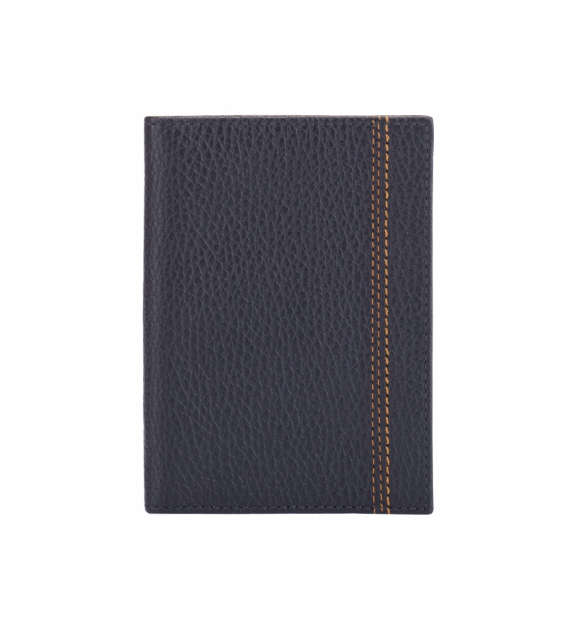 Бумажник водителя мужской Fabula Brooklyn, цвет: синий. BV.70.BR584.46B.01 Black Бумажник водителя мужской Fabula Brooklyn, цвет: синий. BV.70.BR584.46B.01 BlackМужской бумажник водителя Fabula Brooklyn изготовлен из натуральной кожи с фактурным тиснением. Лицевая сторона оформлена прострочкой. На внутреннем развороте имеется два кармана из прозрачного пластика и внутренний блок из прозрачного пластика для документов водителя, состоящий из шести карманов.Изделие упаковано в фирменную коробку.Такой бумажник не только защитит ваши документы, но и станет стильным аксессуаром, который прекрасно дополнит образ.