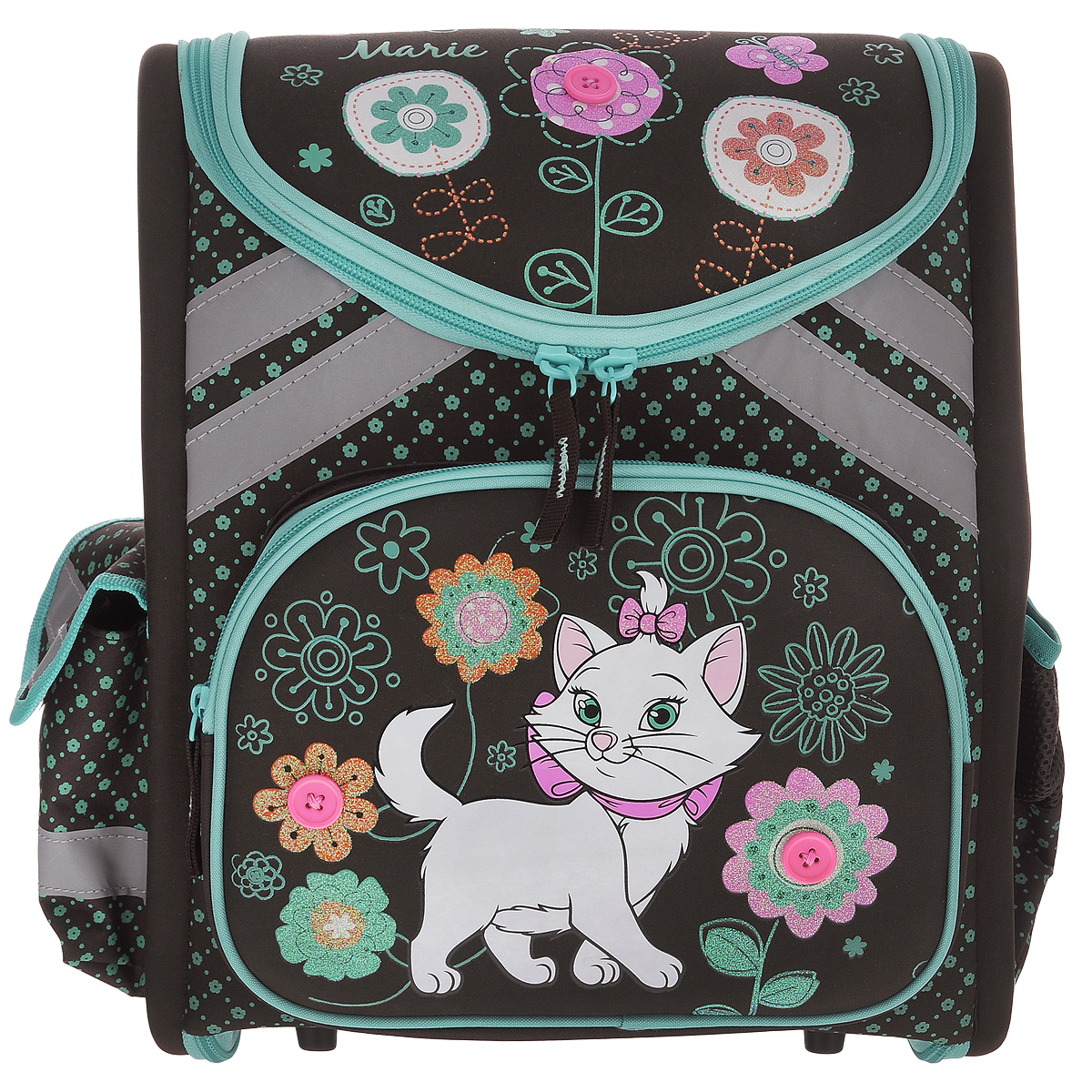 Ранец Marie Cat, с наполнением, цвет: коричневый, бирюзовыйAP-AB11033/4 Ранец Marie Cat, с наполнением, цвет: коричневый, бирюзовыйAP-AB11033/4Ранец Marie Cat выполнен из современного легкого и прочного материала, дополненный яркой аппликацией в виде кошечки.Ранец содержит одно вместительное отделение, закрывающееся сверху клапаном на замок-молнию с двумя бегунками. Бегунки на молнии дополнены удобными текстильными держателями коричневого цвета. Внутри основного отделения расположены две перегородки для тетрадей и учебников, стянутые резинкой, и два открытых кармана, один из которых карман-сетка.Лицевая сторона ранца содержит накладной карман на молнии. По бокам ранца расположены два кармана, один из которых на резинке, а второй закрывается на застежку-липучку. Ранец снабжен жесткой эргономичной ортопедической спинкой, плечевыми ремнями и текстильной ручкой с резиновой насадкой для удобной переноски в руке. Широкие мягкие лямки регулируются по длине и равномерно распределяют нагрузку на плечевой пояс.Дно ранца дополнено пластиковыми ножками, что обеспечивает ранцу хорошую устойчивость. Светоотражающие элементы на фронтальной стороне, боковом кармане и лямках ранца обеспечивают дополнительную безопасность в темное время суток.В комплекте с изделием поставляются: набор из двух ручек, набор из трех чернографитных карандашей, тонкая тетрадь в линейку, тетрадь в клетку (24 листа), дневник и альбом для рисования. Все изделия выполнены в едином стиле и дополнены изображением кошечки Мари.