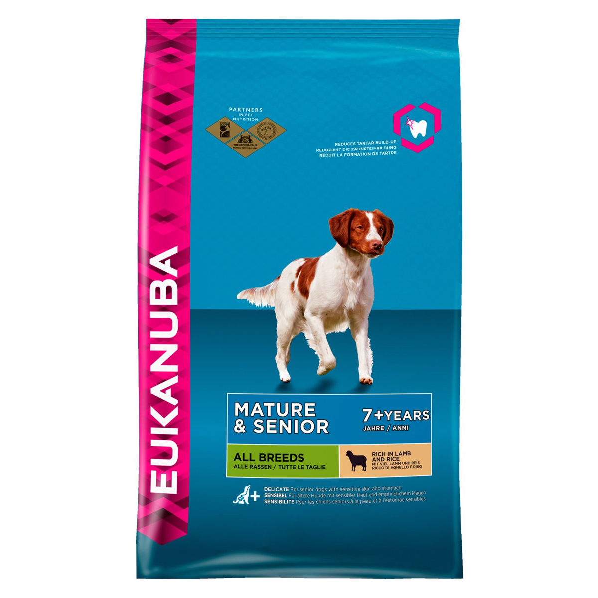 Корм сухой Eukanuba для зрелых и пожилых собак всех пород, с ягненком и рисом, 2,5 кг0120710 Корм сухой Eukanuba для зрелых и пожилых собак всех пород, с ягненком и рисом, 2,5 кг0120710Сухой корм Eukanuba на основе мяса ягненка и риса подходит для пожилых собак мелких и средних пород (весом 2,5-25 кг) возрастом от 7 лет и более, крупных пород (25-40 кг) возрастом от 6 лет и более и гигантских пород (более 40 кг) возрастом от 5 лет и более. Прекрасно подходит для пожилых собак с чувствительной кожей и пищеварением. Не содержит искусственных красителей и ароматизаторов. Корм имеет большое содержание мяса ягненка, что содействует построению и сохранению мускулатуры для наилучшей физической формы. В составе корма содержатся компоненты только самого высокого качества, тщательно подобранные для обеспечения 100% полноценного и сбалансированного питания. Корм Eukanuba использует клинически испытанные ингредиенты в 6 ключевых направлениях: - Надежная защита. Антиоксиданты поддерживают естественную защиту организма. - Кожа и шерсть. Оптимальное соотношение омега-6 и -3 жирных кислот для поддержания здоровой кожи и блестящей шерсти. - Крепкие мышцы. Животные белки способствуют укреплению и поддержанию тонуса мышц. - Оптимальное пищеварение. Пребиотики и пульпа сахарной свеклы способствуют здоровью пищеварительного тракта и оптимальному усвоению питательных веществ. - Крепкие кости. Клинически доказано, что кальций способствует укреплению костей. - 3D система защиты зубов. Клинически доказано, что система ухода за зубами снижает образование зубного камня в течение 28 дней, сокращает налет, поддерживает зубы крепкими. Состав: сублимированное мясо курицы и индейки (натуральный источник глюкозамина и хондроитинсульфата), мясо ягненка 19%, рис 19%, сорго, ячмень, кукуруза, сушеная свекольная масса 2,5%, гидролизат белка животного происхождения, животный жир, сухое цельное яйцо, сухие пивные дрожжи, хлорид калия, фруктоолигосахариды 0,47%, поваренная соль, гексаметафосфат натрия, рыбий жир, карбонат кальция.Пищевая ценность: протеин27%, жир13%, жирные кислоты Омега-61,68%, жирные кислоты Омега-3 0,47%, влажность8%, минералы7%, клетчатка1,7 %, кальций 1,25%, фосфор 1%.Добавки на 1 кг: витамин А 40449 МЕ, витамин Д3 1342 МЕ, витамин Е 225 мг, L-карнитин 51,1 мг, бета-каротин 25,5 мг, моногидрат основного карбоната кобальта 0,43 мг, пентагидрат сульфата меди 41 мг, йодид калия 3 мг, сульфат железа моногидрат 545 мг, моногидрат сульфата марганца 41 мг, оксид марганца 29 мг, оксид цинка 189 мг.Вес: 2,5 кг.Товар сертифицирован.