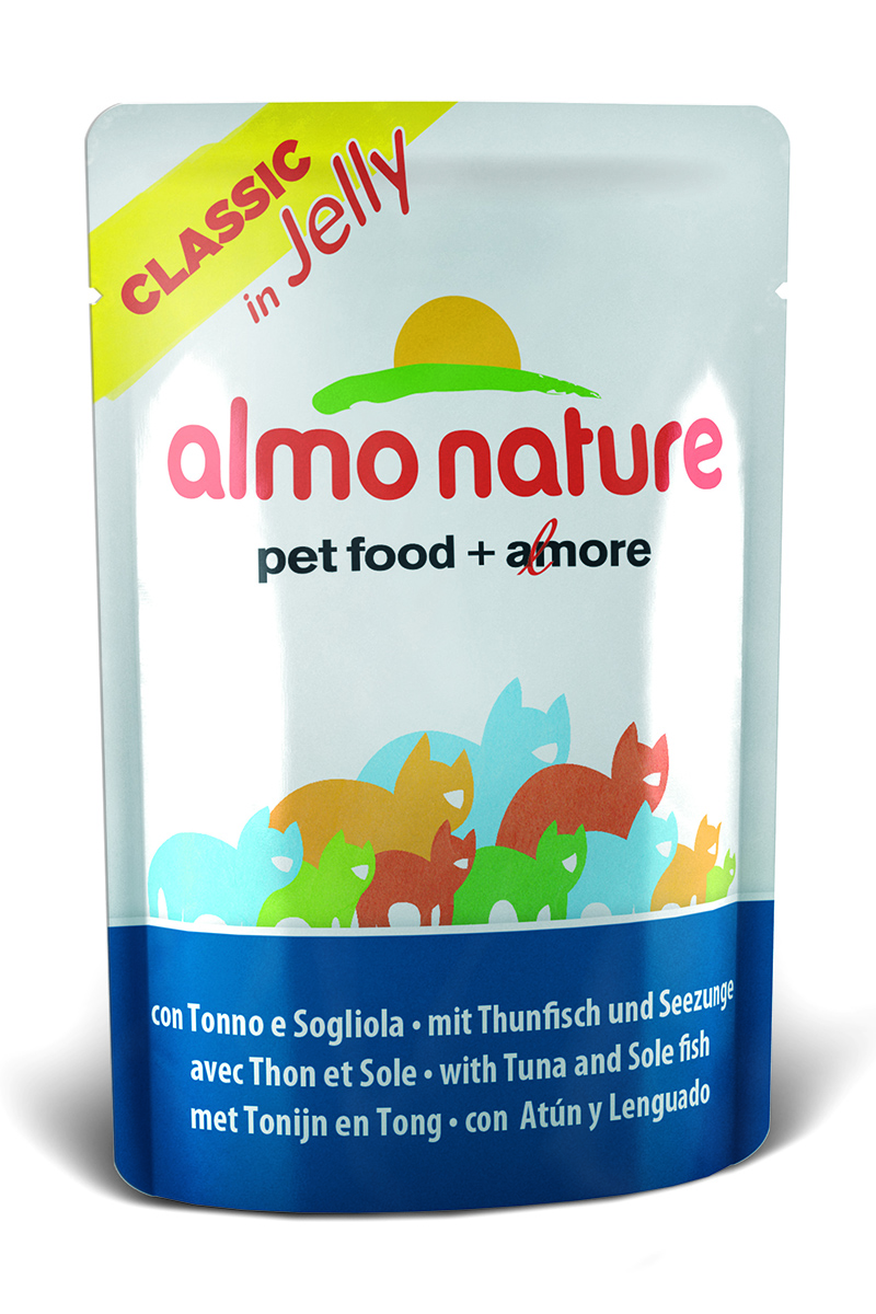 Консервы для кошек Almo Nature Classic, тунец и камбала в желе, 55 г0120710 Консервы для кошек Almo Nature Classic, тунец и камбала в желе, 55 г0120710Консервы Almo Nature Classic - восхитительно вкусный функциональный влажный корм для кошек, содержащий желатин, который является натуральным средством для вывода шерсти из организма животного, помогающий защитить пищеварительный тракт от раздражения, а также он придает корму восхитительно нежную структуру. Консервы приготовлены из самых свежих отборных ингредиентов уровня Human Grade (качество как для людей), являющихся натуральным естественным источником витаминов и микроэлементов. Состав: тунец - 40%, камбала - 5,5%, рис 1%, рыбный бульон в желатине (желе) - 53,5%.Гарантированный анализ: белки – 12%, клетчатка - 1%, жиры - 0,3%, Зола - 3%, влажность – 85%.Калорийность – 440 ккал/кг.Товар сертифицирован.
