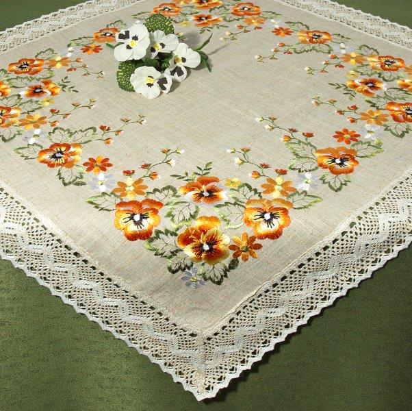 Скатерть Schaefer Цветы, квадратная, 100x 100 см1004900000360 Скатерть Schaefer Цветы, квадратная, 100x 100 см1004900000360Скатерть Schaefer Цветы изготовлена из плотного полиэстера и оформлена вязанной тесьмой.Изделия из полиэстера не мнутся, не садятся и быстро сохнут, они более долговечны, чем изделия из натуральных волокон. Кроме того, ткань обладает водоотталкивающими свойствами. Такая скатерть будет просто не заменима на кухне, а особенно на вашем обеденном столе на даче под открытым небом. Скатерть Schaefer Цветы не останется без внимания ваших гостей, а вас будет ежедневно радовать ярким дизайном и несравненным качеством.