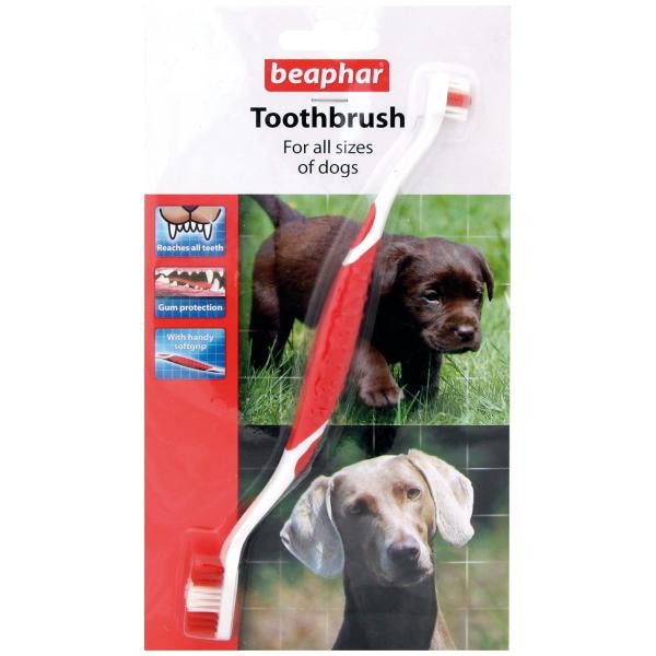 BeapharToothbrush зубная щетка двойная для собак всех размеров0120710 BeapharToothbrush зубная щетка двойная для собак всех размеров0120710Двойная зубная щетка Toothbrush подходит для собак всех размерови пород. Благодаря специальной ручке, щетку удобно держать и она несоскальзывает во время использования. Форма щетинок специально раз-работана по форме зубов собаки, а щетинки разной длины помогают очи-стить все зубы, даже в самых труднодоступных местах. Мягкие и гибкиещетинки не травмируют десны.Зубная щетка Toothbrush – для всех пород собак и кошек.Почему необходимо чистить зубы? Регулярный уход за зубами питом-ца помогает избежать дорогостоящего лечения зубов и десен в будущеми многих проблем со здоровьем животных. Основная причина проблем– это остатки пищи в зубах и сахар, который в ней содержится. Особенночистка необходима, если вы кормите свою собаку консервами, которыене содержат твердых частиц, как сухой корм. Налет на зубах должен бытьсвоевременно удален, чтобы избежать неприятного запаха, порчи зубови дальнейшего образования зубного камня. Гигиена полости пасти – этоежедневная процедура, которая приносит максимальную пользу.2-сторонняя зубная щетка Beaphar создана с учетом формы зубов ваше-го питомца и подходит для животного любого размера и породы.Щетина разной длины способствует деликатной и тщательной чисткезубов и десен. Мягкая накладка на ручке щетки – не позволит скользитьвашей руке, что сделает процедуру простой и удобной.