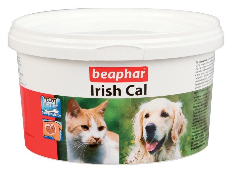 Beaphar Irish Cal минеральная смесь с повышенным содержанием солей кальция 250 г0120710 Beaphar Irish Cal минеральная смесь с повышенным содержанием солей кальция 250 г0120710Кормовая добавка для обогащения и балансирования рационов собак икошек витаминами и минеральными веществами. По внешнему виду IrishCal представляет собой порошок белесого цвета.