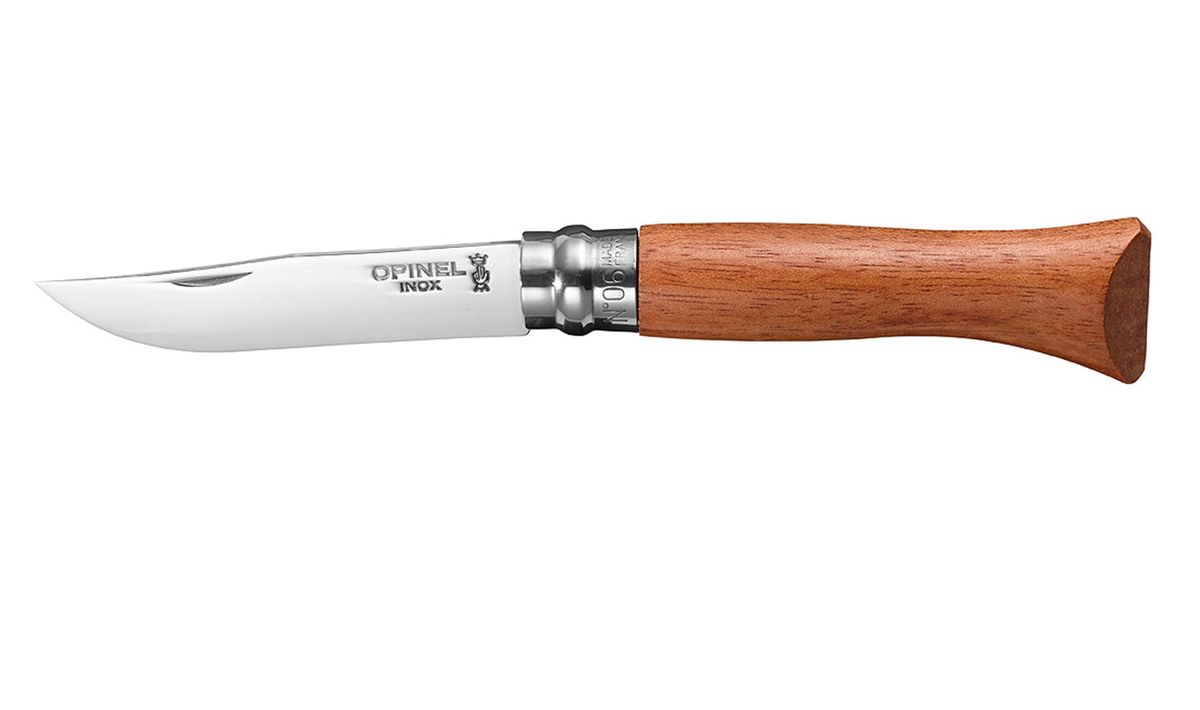 Нож Opinel Luxe n°6 нержавеющая сталь 2260666955800400458 Нож Opinel Luxe n°6 нержавеющая сталь 2260666955800400458Нож Opinel Luxe n°6 с лезвием из нержавеющей стали, рукоятью из бубинги и чехлом. Идеальный карманный нож для пикника, барбекю, походов, охоты и рыбалки. Нержавеющая сталь не требует ухода, но ее сложнее заточить до нужной остроты. Viroblock - оригинальное запорное устройство, представляющее собой кольцо с прорезью, которое, будучи повернуто относительно оси ножа, упирается в пятку клинка и не дает ножу самопроизвольно складываться при работе или раскладываться в кармане. Конструкция эта защищена патентом и устанавливается на ножи Opinel с 1955 года, начиная с модели n°6.Характеристики ножа:Материал лезвия: сталь Sandvik 12C27Материал рукояти: бубингаТип ножевого замка: ViroblockПриспособление для открытия клинка: насечка на лезвииДлина лезвия, см: 7Длина ножа, см: 16,5Ширина лезвия, см: 1,4Длина в сложенном положении, см: 9,5Вес, г: 30Вес ножа с упаковкой, 53Материал чехла: замша