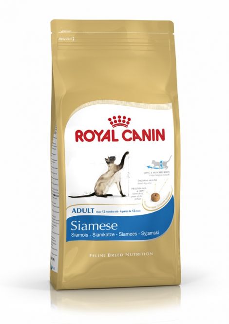 Корм сухой Royal Canin Siamese Adult, для сиамских кошек старше 12 месяцев, 2 кг0120710 Корм сухой Royal Canin Siamese Adult, для сиамских кошек старше 12 месяцев, 2 кг0120710Сухой корм Royal Canin Siamese Adult - полнорационный корм для сиамских кошек старше 12 месяцев.История происхождения этих сиамских аристократов восходит к XIV веку. Тогда в легендарном Сиаме (на территории современного Таиланда) эти кошки были тайной за семью печатями: члены правящей династии содержали их под строгой охраной. Даже многим аристократическим семьям Европы не удавалось найти или купить кошек этой породы.Точеные формы.Длинное атлетическое туловище сиамской кошки подчеркивает ее красоту и изящество. Кошкам данной породы всегда необходимо оставаться в идеальной форме. Чувствительная пищеварительная система.Заводчики сиамских кошек часто отмечают чувствительность их пищеварения. Именно поэтому правильный корм для сиамских кошек — это залог успешного ухода за животным и сохранения его здоровья крепким на долгие годы. Уход за короткой блестящей шерстью.Короткая лоснящаяся шерсть кошек этой породы плотно прилегает к телу. Их рацион должен содержать набор питательных веществ, оптимальный для поддержания функции кожного барьера. Чтобы обеспечить животное всеми необходимыми витаминами и минералами, можно заказать специализированный корм в онлайн-магазине наших партнеров. Длинное мускулистое тело.Повышенный уровень содержания высококачественных белков (38 %) и умеренное содержание жиров (16 %) помогают сиамским кошкам оставаться изящными и мускулистыми. Продукт обогащен L-карнитином. Здоровье пищеварительной системы.Пребиотики и белки с высокой усвояемостью (L.I.P.) помогают поддерживать баланс кишечной флоры и обеспечивают высокую переносимость.Здоровье кожи и шерсти.Эксклюзивное сочетание специально подобранных аминокислот, витаминов и жирных кислот помогает поддерживать здоровье кожи и шерсти.Специально для челюстей сиамских кошек.SAPPHIRE 12 — крокета цилиндрической формы, специально разработанная для сиамских кошек, с тем чтобы они легче захватывали корм и тщательнее его разгрызали. Таким образом снижается скорость поедания корма.Состав: дегидратированное мясо птицы, изолят растительных белков, кукуруза, пшеница, животные жиры, кукурузная клейковина, рис, гидролизат белков животного происхождения, свекольный жом, минеральные вещества, рыбий жир, соевое масло, фруктоолигосахариды, гидролизат дрожжей (источник мaннановых олигосахаридов), масло огуречника аптечного, экстракт бархатцев прямостоячих (источник лютеина). Добавки (в 1 кг): Питательные добавки: витамин A: 26500 МЕ, витамин D3: 700 МЕ, E1 (железо): 38 мг, E2 (йод): 3,8 мг, E4 (медь): 5 мг, E5 (марганец): 49 мг, E6 (цинк): 148 мг, E8 (селен): 0,08 мг, L-карнитин: 50 мг; консерванты, антиоксиданты.Товар сертифицирован.