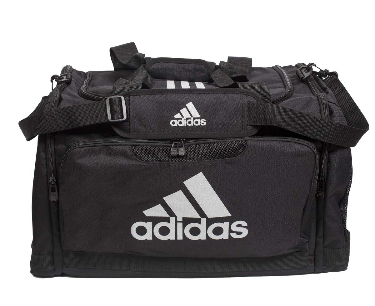 Сумка спортивная Adidas Nylon Team Bag Taekwondo, цвет: черный. Размер МA-B86-05-C Сумка спортивная Adidas Nylon Team Bag Taekwondo, цвет: черный. Размер МA-B86-05-CСпортивная сумка Adidas Nylon Team Bag Taekwondo изготовлена из полиэстера. Лицевая сторона сумки оформлена оригинальным принтом. Она предназначена для переноски и хранения спортивного инвентаря и других нужных для занятия спортом предметов. Сумка состоит из 1 большого отделения и 3 внешних карманов. Имеет удобный плечевой ремень.