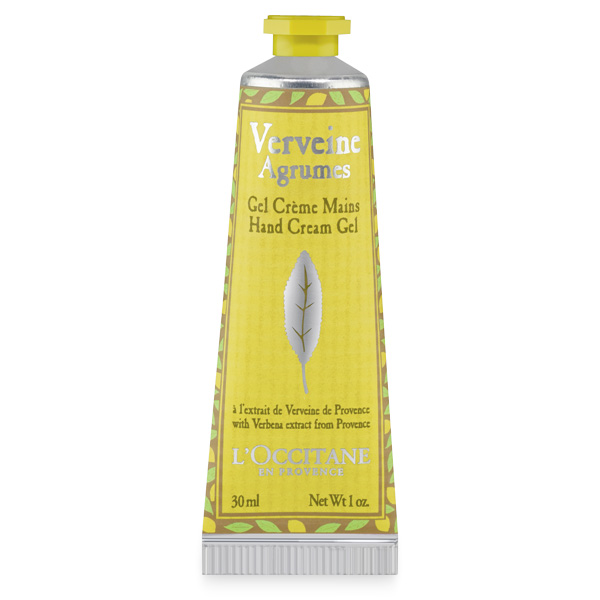 LOccitane Крем для рук Вербена-Цитрус 30 мл67027685 LOccitane Крем для рук Вербена-Цитрус 30 мл67027685Среди всех ароматных трав, растущих вдоль дорог Прованса, есть та, чья лимонная свежесть пробуждает тело и разум. Крем с легкой текстурой увлажняет и освежает кожу рук, оставляя на ней яркий цитрусовый аромат.‹‹ Самый любимый аромат -