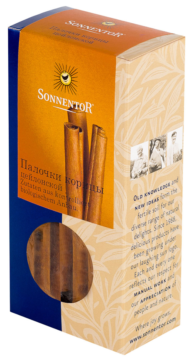 Sonnentor Палочки корицы, цейлонская, 18 г0120710 Sonnentor Палочки корицы, цейлонская, 18 г0120710Теплый, древесно-сладкий аромат Sonnentor Корицы - это аромат детства: бабушкин яблочный рулет, компот из сухофруктов и запеченные яблоки с медом. Это аромат воскресного утра - горячих булочек и свежесваренного кофе, чью кислинку смягчает эта пряность. Это аромат приключений - аромат сладкого кус-куса и эфиопской смеси Бербере для рагу из баранины, в состав которых она непременно входит. Аромат корицы - это аромат воспоминаний.Цейлонская корица обладает нежным ароматом и менее жгучим вкусом, в котором нет резкости. В домашней кулинарии ее часто кладут во все блюда вместе с сахаром. Благодаря нежному аромату и вкусу цейлонская корица прекрасно сочетается с разными острыми и терпкими пряностями. Эту пряность чаще всего добавляют в различную выпечку, фруктовые салаты, фруктовые, овощные и молочные супы, в сладости, пловы, сладкие каши, десерты. Неплохо проявляет она себя в блюдах из свинины, баранины, домашней птицы. Корицу можно добавить в винные и фруктовые соусы, использовать при консервировании ягод, мариновании грибов и засолке овощей. Палочки корицы - незаменимая специя при приготовлении глинтвейна.