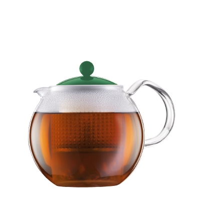 Френч-пресс Bodum Assam, цвет: зеленый, 1 л. A183054 009312 Френч-пресс Bodum Assam, цвет: зеленый, 1 л. A183054 009312Френч-пресс Bodum Assam, выполненный из стекла, пластика и нержавеющей стали, практичный и простой в использовании. Он займет достойное место на вашей кухне и позволит вам заварить свежий, ароматный чай. Засыпая чайную заварку в фильтр-сетку и заливая ее горячей водой, вы получаете ароматный чай с оптимальной крепостью и насыщенностью. Остановить процесс заварки чая легко. Для этого нужно просто опустить поршень, и заварка уйдет вниз, оставляя вверху напиток, готовый к употреблению. Современный дизайн полностью соответствует последним модным тенденциям в создании предметов бытовой техники.Диаметр френч-пресса (бпо верхнему краю): 9 см.Высота френч-пресса (с учетом крышки): 16,5 см. Высота фильтра: 11,3 см.