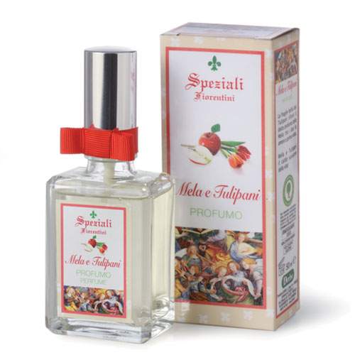 Derbe Духи MELA E TULIPANI, 50 млА931586832 Derbe Духи MELA E TULIPANI, 50 млА931586832Сочетание ароматов яблока и тюльпана - расслабляет, умиротворяет и приводит в гармоничное состояние мысли и чувства. Красные яблоки добавляют аромату терпкость, линия подходит и мужчинам, и женщинам. Наши органические духи DERBE сделаны из натурального, чистого зернового спирта (добывается из кукурузы и не содержат растительных глютенов (белков клейковины)) и фирменных ароматов DERBE в сочетании с эфирными и натуральными маслами.Духи Derbe - это органическая косметика. Это означает, что 100% ингредиентов натурального происхождения (*100% ингредиентов БИО (произведены в соответствии с нормами биологического земледелия)). В составе духов Derbe запрещены:Синтетические консерванты (парабены, феноксиэтанол) Искусственные красители и отдушкиПроизводные нефтепродуктов и минеральные маслаПропиленгликольЛаурилсульфат натрияСиликоны и прочие химические ингредиентыСырье, имеющее животное происхожденияГенномодифицированные компонентыКрайне важно, чтобы производство духов было полностью безопасным для природы и не наносило вреда окружающей среде. Производитель гарантирует запрет на проведение экспериментов и тестирований на животных. В производстве духов используется специальная упаковка, пригодная для вторичной переработки и повторного применения. По этой причине духи Derbe не имеют пленки из слюды поверх картонной упаковки, так как такая слюда разлагается в почве около 100 лет, а это противоречит философии производителя органических продуктов. Духи Derbe являются на 100% органическими духами. Это важное отличие от другой парфюмерной продукции на рынке, духи Derbe разительно отличаются от продукции категории mass-market, так как в основном в этой категории продаются синтетические духи.Духи марки Derbe - это духи на природной основе, вымоченные в биологическом спирте, полученном из ферментации зерна (спирт для духов Derbe производится из кукурузы) . Итак, в чем же отличие синтетических духов от натуральных?1. Компоненты синтетических - аромахимикаты - это в основном продукты химической переработки нефти и смол; вещества с названиями типа 2,6,6-Триметилциклогекса-1,3-диенил метанал и тому подобные. Для натуральной парфюмерии используются вещества, полученные из растений и смол без химического вмешательства в их структуру. 2. Когда аромат наносится на кожу, он впитывается, попадает в кровеносную систему и разносится по телу. Органические компоненты участвуют в обмене веществ в организме, а синтетические не участвуют и организм стремится их вывести как можно скорее. 3. Натуральные духи сливаются с носящим их человеком, что создает особый любовный контакт с ароматом, вот почему на разных людях натуральные духи раскрываются по-разному. Синтетика же остается на всех одинаковой душистой маской. Органические дух наносятся строго на кожу и волосы (после душа, до момента одевания). Синтетические духи- это духи для одежды, так как при нанесении на кожу они обезличивают ваш природный аромат.Конечно, не все синтетические духи одинаковы. В умелых руках создаются шедевры от Serge Lutens, Christian Clive, Lartisan parfumeur и многие другие. Но это селективная нишевая парфюмерия, создатели которой используют сочетания натуральных компонентов вместе с очень качественной химией, и их духи - это искусство, роскошь, где стоимость флакончика начинается от 10.000 рублей. Органические духи нужно уметь наносить на кожу, так как многие делать это правильно не умеют. Итак, рекомендуется наносить органические духи сразу после душа на влажнуючистую кожу тела и волосы.Вот основные советы: 1. Так как спирт в составе органический, он быстрее испаряется. Аромат сохранится в течение в течение 4-6 часов, но он смешается с запахом вашего тела и не будет ощущаться как чистый аромат во флаконе. Обратите внимание, что количество используемых духов не влияет на продолжительность сохранения запаха. Поэтому 2-3 нажатий спрея будет достаточно. Лучше повторить процедуру и обновить запах по истечении 4-6 часов.Лучше всего наносить духи на расстоянии 10 см, для достижения лучшей раскрываемости аромата рекомендуется наносить аромат на запястья, центральную часть декольте, шею, затылок, виски, и сгиб локтя. 2. Отлично впитывают аромат волосы, но только если они чистые. Самое лучшее время для нанесения духов - когда вы вышли из ванны либо душа. У вас еще влажная кожа и она охотнее поглощает ароматы, чем сухая. 3. Не забудьте нанести аромат за ушными раковинами: сбрызните вначале пальцы, а уже затем вбейте легонько аромат в мочки ушей, не забывая нанести и за ушными раковинами. 4. На запястья наносить духи следует в самую последнюю очередь. Растирать между двумя запястьями не следует. Следует наносить на каждую в отдельности, чтобы, как можно дольше, не выветрился аромат.Наконец, достаточно лишь одного легкого прикосновения к зоне подбородка.