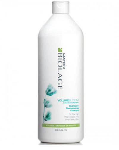 Matrix Шампунь Biolage Volumebloom, 1ЛMP59.4D Matrix Шампунь Biolage Volumebloom, 1ЛMP59.4DШампунь Volumebloom деликатно очищает волосы, придавая им объем и сияние. Биоформула шампуня основана на свойстве цветка хлопка увеличиваться в объеме, оставаясь таким же легким. В результате расширяется межклеточное пространство в структуре волос. Волосы приподнимаются от корней, выглядят блестящими и здоровыми.Подобно бутону цветка хлопка, волосы сохраняют роскошный объем и мягкость.
