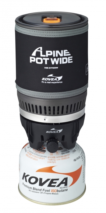 Горелка газовая Kovea Alpine Pot Wide KB-0703WORROS 8250 Горелка газовая Kovea Alpine Pot Wide KB-0703WORROS 8250Газовая горелка Kovea KB-0703W Alpine Pot Wide - интегрированная система для приготовления пищи в экстремальных условиях. Это аналог уже нашумевшей и известной во всем мире системы Jetboil PCS.Такого количества плюсов не найдется ни в каком другом комплекте горелка + кастрюля. Основная идея заключается в специальном теплообменнике, который приварен ко дну кастрюли и в два раза более эффективно передает тепло от пламени. Благодаря этому 1 литр воды закипает через 3 минуты при вдвое меньшей мощности горелки. Малая мощность газовой горелки делает ее работу стабильной в зимнее время, поскольку баллон меньше замерзает, и легче поддерживается мощность. А также вдвое уменьшается расход газа при том же времени кипячения воды.Пламя не задувается ветром, так как находится внутри устройства. Теплопотери ничтожны. Прозрачная крышка позволяет контролировать момент закипания воды, а выдвигающийся за пределы кастрюли регулятор мощности дает возможность выключить горелку, даже если кипяток уже хлещет через край. Систему можно держать в руках, даже когда в ней закипает вода. Неопреновый чехол позволяет брать ее голыми руками, хотя у системы очень удобные складные ручки, которые прочно приварены к корпусу кастрюли и позволяют аккуратно перелить кипяток в кружку. Горелка с газовым баллоном жестко крепится к кастрюле, что позволяет держать систему в руках даже во время ходьбы или подвесить в машине, на скале, в палатке или на яхте. И готовить, не останавливаясь на привал. По окончании приготовления пищи все части системы компактно складываются в собственную кастрюлю, предоставляя для упаковки единый, не разваливающийся и не гремящий предмет.Система может применяться абсолютно везде и всегда. И зимой, и летом она пригодится альпинистам и туристам, рыбакам и охотникам, яхтсменам и водникам, в машине, на даче и просто для отдыха на природе с семьей. Везде вы получите кружку горячего чая или кофе всего за 3 минуты! Горелка работает от газового баллона резьбового стандарта KFG-230, KGF-450, KGF-110, но возможно и подсоединение к цанговому баллону при помощи адаптера со шлангом Cobra. Данные аксессуары приобретаются отдельно. Комплектация: горелка, кастрюля (1 л), крышка кастрюли, неопреновый чехол, съемная конфорка, пластиковая кружка, заглушка теплообменника, мягкий чехол, инструкция по эксплуатации. Мощность: 1,01 кВт. Вес: 510 г. Топливо: газ. Расход топлива: 75 г/ч. Размер (в походном положении): 130 мм x 130 мм x 175 мм.Диаметр конфорки: 11 см.
