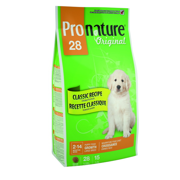 Корм сухой Pronature Original 28 для щенков крупных пород, с курицей, 7 кг0120710 Корм сухой Pronature Original 28 для щенков крупных пород, с курицей, 7 кг0120710Щенки собак нуждаются в специальном сбалансированном питании в соответствии с их особыми потребностями. Восхитительный рецепт Pronature Original для щенков обеспечивает оптимальный баланс энергии и питательных веществ для здоровья и роста вашего маленького друга!Состав: мука из мяса курицы (20%), кукуруза, пшеничные отруби, клейковина, куриный жир, дробленый рис, сушеная мякоть свеклы, монокальция фосфат, кальция карбонат, гидролизат куриной печени, сушеная мякоть томата, цельное льняное семя, дрожжевая культура, сушеная люцерна, соль, дрожжевой экстракт, экстракт цикория, глюкозамина сульфат, экстракт юкки, хондроитина сульфат, сушеный шпинат, сушеный розмарин, сушеный тимьян.Добавленные вещества, МЕ/кг: витамин А 18000, витамин D3 1800, витамин Е 105, железо 130 мг/кг, йод 2,6 мг/кг, кобальт 1 мг/кг, медь 3,8 мг/кг, марганец 17 мг/кг, цинк 130 мг/кг, селен 0,1 мг/кг.Гарантированный состав: белок 28%, жир 15%, сырая клетчатка 3,5%, зола 8%.Товар сертифицирован.