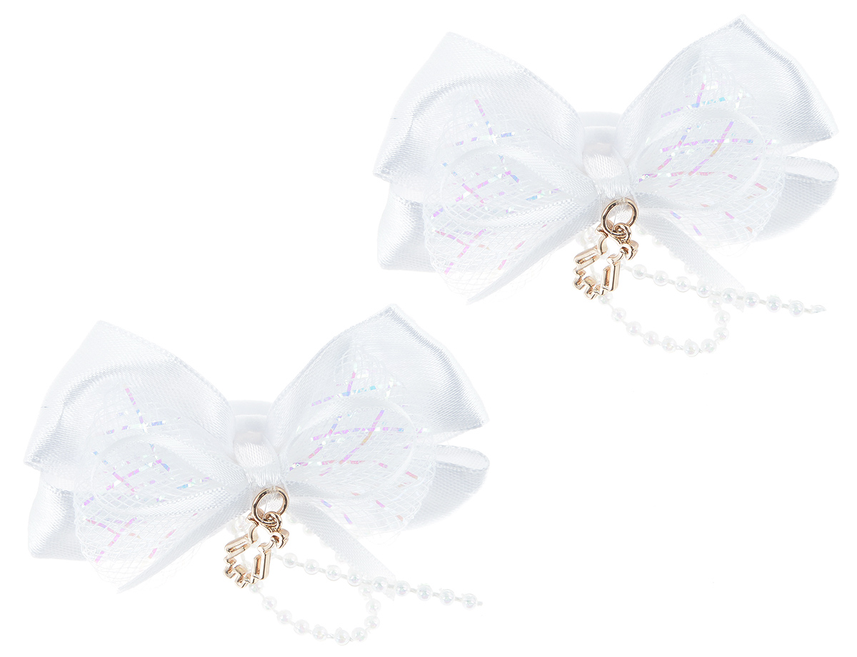 Резинка для волос Babys Joy, цвет: белый, 2 шт. MN 143/2Серьги с подвесками Резинка для волос Babys Joy, цвет: белый, 2 шт. MN 143/2Серьги с подвескамиРезинка для волос Babys Joy изготовлена из текстиля и дополнена милым бантиком, который оформлен бусинками и подвеской в форме девочки.Комплект содержит две резинки.Резинка для волос Babys Joy надежно зафиксирует волосы и подчеркнет красоту прически вашей маленькой принцессы.