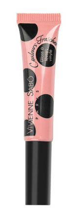 Vivienne Sabo Лаковый блеск для губ Couleurs Fraiches, тон 01, 8 мл28032022 Vivienne Sabo Лаковый блеск для губ Couleurs Fraiches, тон 01, 8 мл28032022Необычайно свежие карамельно-сливочные цвета блеска для губ Couleurs Fraiches – идеальный вариант на все случаи жизни. Формула обогащена компонентами, восстанавливающими упругость губ. Аппетитная капля с ягодным ароматом при помощи тонкой кисточки прекрасно распределяется по поверхности губ и придает им глянцевый виниловый блеск. В составе:•Масло Жожоба – смягчение и увлажнение•Эмоленты – увлажнение