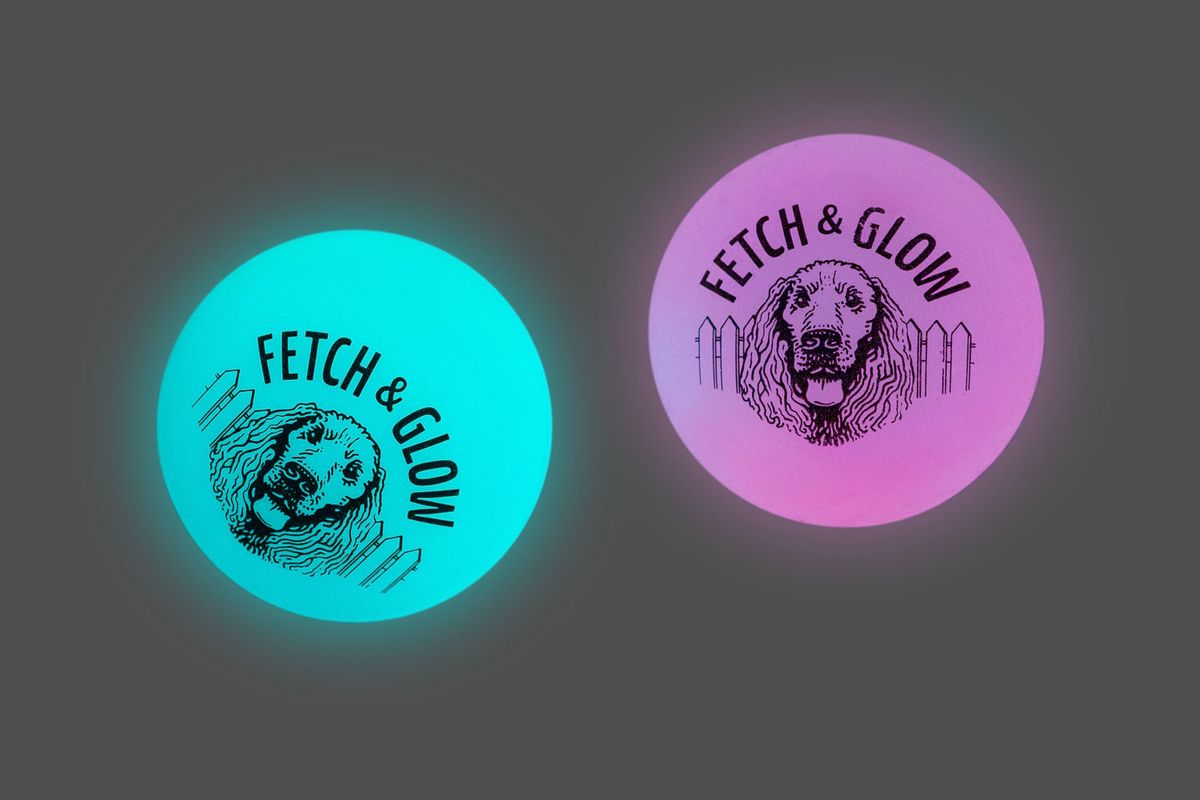 Игрушка для собак Fetch & Glow Jr. Светящийся мяч, цвет: голубой, розовый, диаметр 4,5 см, 2 шт13117 Игрушка для собак Fetch & Glow Jr. Светящийся мяч, цвет: голубой, розовый, диаметр 4,5 см, 2 шт13117Набор для собак Fetch & Glow Jr. Светящийся мяч состоит из 2 игрушек, изготовленных из прочной цветной литой резины. Изделия светятся в темноте, благодаря чему вы не потеряете игрушки.Предназначены для игр с собакой любого возраста.Такая игрушка привлечет внимание вашего любимца и не оставит его равнодушным. Диаметр: 4,5 см. Комплектность: 2 шт.