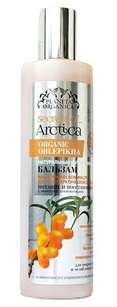 Planeta Organica Secrets of Arctica Бальзам для волос Питание и восстановление, 280 млFS-00897 Planeta Organica Secrets of Arctica Бальзам для волос Питание и восстановление, 280 млFS-00897Щедрая на золото Сибирь подарила нам янтарно-золотое масло косточек арктической облепихи. Выросшая на безлюдных просторах эта северная ягода исключительно богата рутином и кверцетином, способными проникать в структуру клеток и усиливать выработку белков, необходимых для восстановления поврежденных и ослабленных волос, создавая эффект биоламинирования. Жирные кислоты, каротиноиды и другие витамины питают кожу головы, восстанавливают ее природные защитные механизмы, а также заполняют микротрещинки поврежденной структуры волос по всей длине. 20 аминокислот и микрокапсулы витамина B6 усиливают природную силу масла арктической облепихи, питают, увлажняют и восстанавливают здоровье кожи головы, наполняя волосы жизненной силой. В результате поврежденные волосы быстро набирают силу и струятся роскошью и блеском подлинного золота Сибири.Особенности состава: * Органические ингредиенты. Organic Hippophae Rhamnoides Seed Oil *(органическое масло косточек облепихи), Organic Simmondsia Chinensis Seed Oil*(органическое масло жожоба, OrganicChamomila Recutita Flower Extract*(органический экстракт цветков ромашки, + Аминокислоты и Микрокапсулы Витамина В6. Эффект: питание и восстановление с эфектом ламинирования.