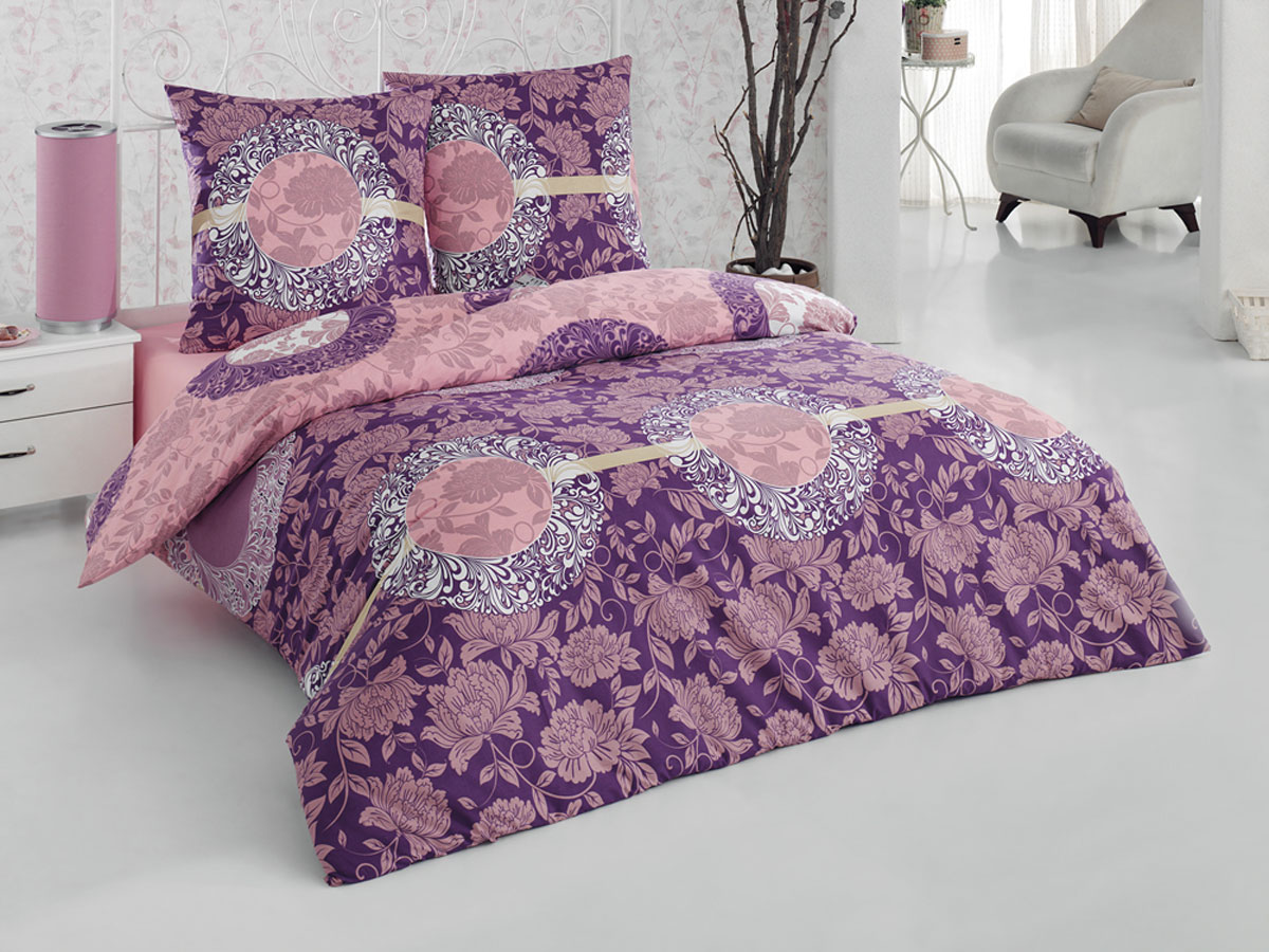 Комплект белья Tete-a-tete Classic Нега, семейный, наволочки 70x70, цвет: сиреневый, розовый, белыйCA-3505 Комплект белья Tete-a-tete Classic Нега, семейный, наволочки 70x70, цвет: сиреневый, розовый, белыйCA-3505Комплект постельного белья Tete-a-Tete Classic Нега является экологически безопасным для всей семьи, так как выполнен из бязи (100% натурального хлопка). Комплект состоит из двух пододеяльников, простыни и двух наволочек. Постельное белье, оформленное изящными узорами, послужит прекрасным дополнением к интерьеру вашей спальной комнаты.Гладкая структура делает ткань приятной на ощупь, мягкой и нежной, при этом она прочная и хорошо сохраняет форму. Ткань легко гладится, не линяет и не садится. Комплект постельного белья Tete-a-Tete Classic Нега станет отличным дополнением вашего интерьера и подарит гармоничный сон.