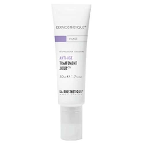 La Biosthetique Клеточно-активная солнцезащитная эмульсия Dermosthetique, 50 мл780918 La Biosthetique Клеточно-активная солнцезащитная эмульсия Dermosthetique, 50 мл780918Эмульсия деликатно защищает и восстанавливает чувствительную кожу лица, особенно после лазерной шлифовки, дермобразии и химических пилингов. Средство содержит Витамин Е- один из самых сильных антиоксидантов, который защищает кожу от свободных радикалов, возникших под воздействием ультрафиолетовых лучей, тем самым помогая предотвратить ее увядание, а также питает, смягчает, снимает микровоспаления и улучшает кровообращение в капиллярах. Эмульсия улучшает регенерацию тканей и активно замедляет старение, поскольку содержит экстракт клеточной культуры яблока, который удлиняет жизненный цикл материнских клеток в глубоких слоях кожи, улучшает обменные процессы в тканях, что способствует увеличению выработки коллагена и укреплению эластина. В состав геля, так же входит экстракт бурых водорослей, улучшающий метаболические процессы в коже, повышающий ее ферментативную активность, таким образом препятствующий появлению признаков старения, а SPF-фильтры защищают от разрушительного воздействия УФ-лучей.