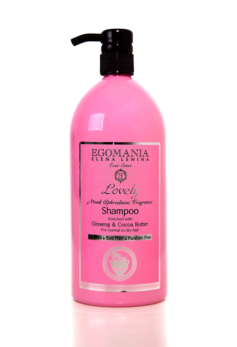 Egomania Professional Collection Шампунь Lovely с женьшенем и маслом какао для нормальных и сухих волос 1000 млFS-00897 Egomania Professional Collection Шампунь Lovely с женьшенем и маслом какао для нормальных и сухих волос 1000 млFS-00897Эксклюзивная Spa коллекция по уходу за волосами от Egomania Professional Collection и Elena Lenina раскрывает женщинам магию соблазнения мужчин. Колдовская сила чарующих и пьянящих ароматов натуральных афродизиаков растительного происхождения в каждой баночке коллекции привлекает внимание всех мужчин, делая женщину объектом желания номер один.Шампунь с женьшенем и маслом какао подходит для нормальных и сухих, подверженных частым термическим обработкам волос. Состав шампуня богат маслами, экстрактами и витаминами - этот фито-коктейль нежно очищает и одновременно питает структуру волос, придает силу и блеск. Масла какао и аргана хорошо увлажняют структуру волос изнутри, придавая им плотность. Экстракты женьшеня и граната содержат полный комплекс витаминов и микроэлементов для эффективной реконструкции ствола волоса. Сок алоэ и пантенол нормализуют липидно-жировой обмен.