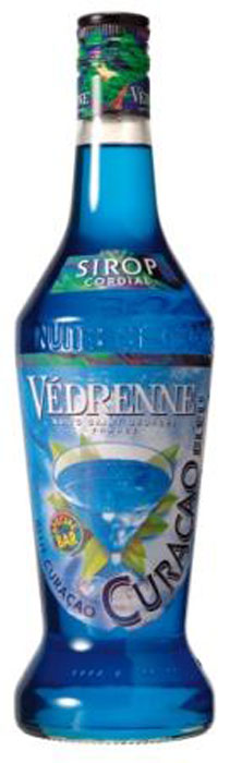 Vedrenne Блю Курасао сироп, 0,7 л0120710 Vedrenne Блю Курасао сироп, 0,7 л0120710Сироп Блю Кюрасао понравится людям, которые ценят в напитках пикантность. Однако самая примечательная черта, выделяющая этот сироп на фоне других подобных продуктов, - это его яркий голубой оттенок, который получают путем добавления безопасных для здоровья красителей. Основой для изготовления этого продукта является цедра цитрусового фрукта лахара. Он произошел от апельсиновых деревьев, завезенных на один из Антильских островов под названием испанскими поселенцами Кюрасао. Апельсины переродились в более мелкие и горькие фрукты, которые и получили название - лахара. Со временем из их кожуры местные жители стали делать специи, а из вытяжки получился в итоге и сироп Блю Кюрасао.Сиропы изготавливаются на основе натурального растительного сырья, фруктовых и ягодных соков прямого отжима, цитрусовых настоев, а также с использованием очищенной воды без вредных примесей, что позволяет выдержать все ценные и полезные свойства натуральных фруктово-ягодных плодов и трав. В состав сиропов входит только натуральный сахар, произведенный по традиционной технологии из сахарозы. Благодарявысокому содержанию концентрированного фруктового сока, сиропы Vedrenne обладают изысканным ароматоми натуральным вкусом, являются эффективным подсластителем при незначительной калорийности. Они оптимизируют уровень влажности и процесс кристаллизации десертов, хорошо смешиваются с другими ингредиентами и способствуют улучшению вкусовых качеств напитков и десертов.Сиропы Vedrenne разливаются в стеклянные бутылки с яркими этикетками, на которых изображен фрукт, ягода или другой ингредиент, определяющий вкусовые оттенки того или иного продукта Vedrenne. Емкости с сиропами Vedrenne герметичны, поэтому не позволяют содержимому контактировать с микроорганизмами и другими губительными внешними воздействиями. Кроме того, стеклянные бутылки выглядят оригинально и стильно.В настоящее время компания Vedrenne считается одним из лучшихпроизводителей высококлассных сиропов, отличающихся натуральным вкусом, а также насыщенным ароматом и глубокимцветом. Фруктовые сиропы Vedrenne пользуются большой популярностью не только во Франции (где их широко используют как в сегменте HoReCa, так и в домашних условиях), но и экспортируются более чем в 50 стран мира.Цвет: искрящийся голубойАромат: насыщенный аромат звучит нотами спелых апельсинов и цедрыВкус: насыщенный, яркий, цитрусовый вкус с гармоничной кислинкой апельсиновой цедрыРецепт коктейля ОкеанИнгредиенты:10 мл сиропа Vedrenne Блю Кюрасао;40 мл водки;Лимонад;10 мл персикового ликера;40 мл кисло-сладкого соуса;Лёд.Способ приготовления:Водку, персиковый ликер, сироп Блю Кюрасао и кисло-сладкий соус налить в шейкер. Встряхнуть и вылить в бокал, наполненный кубиками льда. Долить лимонад до края бокала.