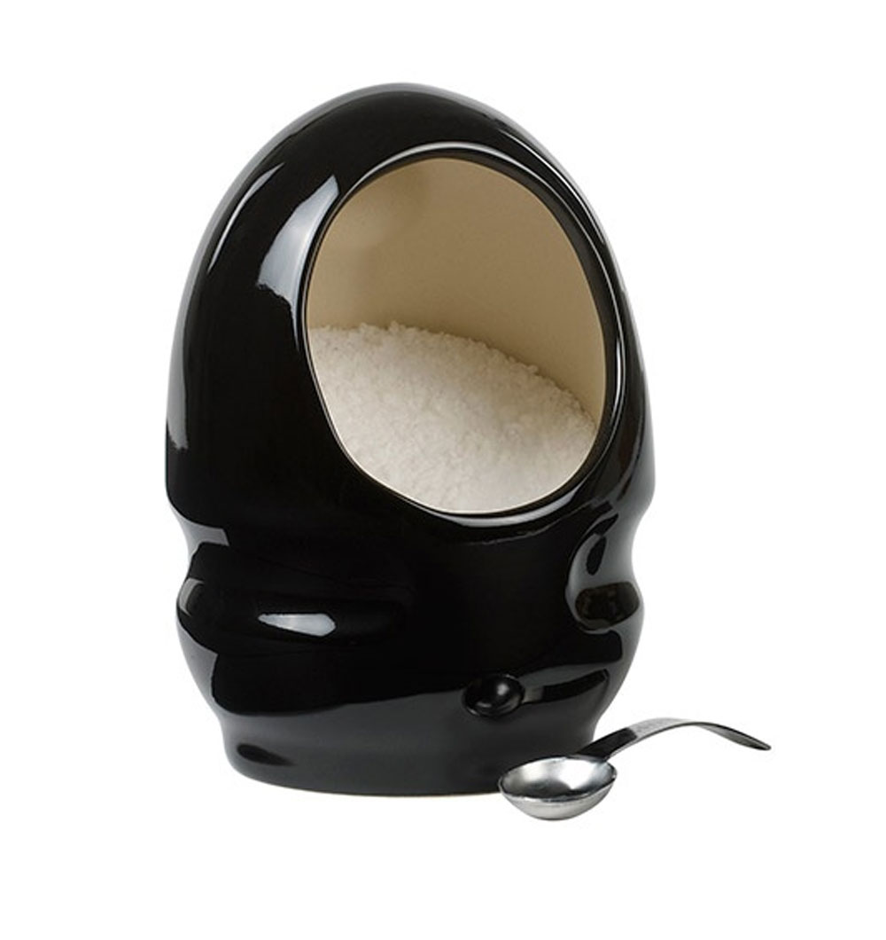 Солонка Cole & Mason, с ложкой, цвет: черный, 9 х 9 х 12 смVT-1520(SR) Солонка Cole & Mason, с ложкой, цвет: черный, 9 х 9 х 12 смVT-1520(SR)Солонка Cole & Mason выполнена из высококачественной керамики. На задней стороне солонки имеется углубление с магнитом для удобного расположения ложки. Компактная ложка изготовлена из нержавеющей стали. Солонка Cole & Mason оригинальной формы впишется в любой интерьер кухни.Размер солонки: 9 х 9 х 12 см.Длина ложки: 8,5 см.