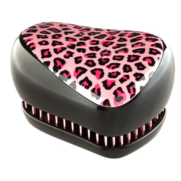 Tangle Teezer Расческа для волос Compact Styler Pink KittySatin Hair 7 BR730MN Tangle Teezer Расческа для волос Compact Styler Pink KittySatin Hair 7 BR730MNTangle Teezer – оригинальная профессиональная расческа для расчесывания волос, которая позволит вам с легкостью всего за одну минуту без рывков и напряжения расчесать мокрые, уязвимые или окрашенные волосы не нарушая структуру волос и не причиняя себе дискомфорта.